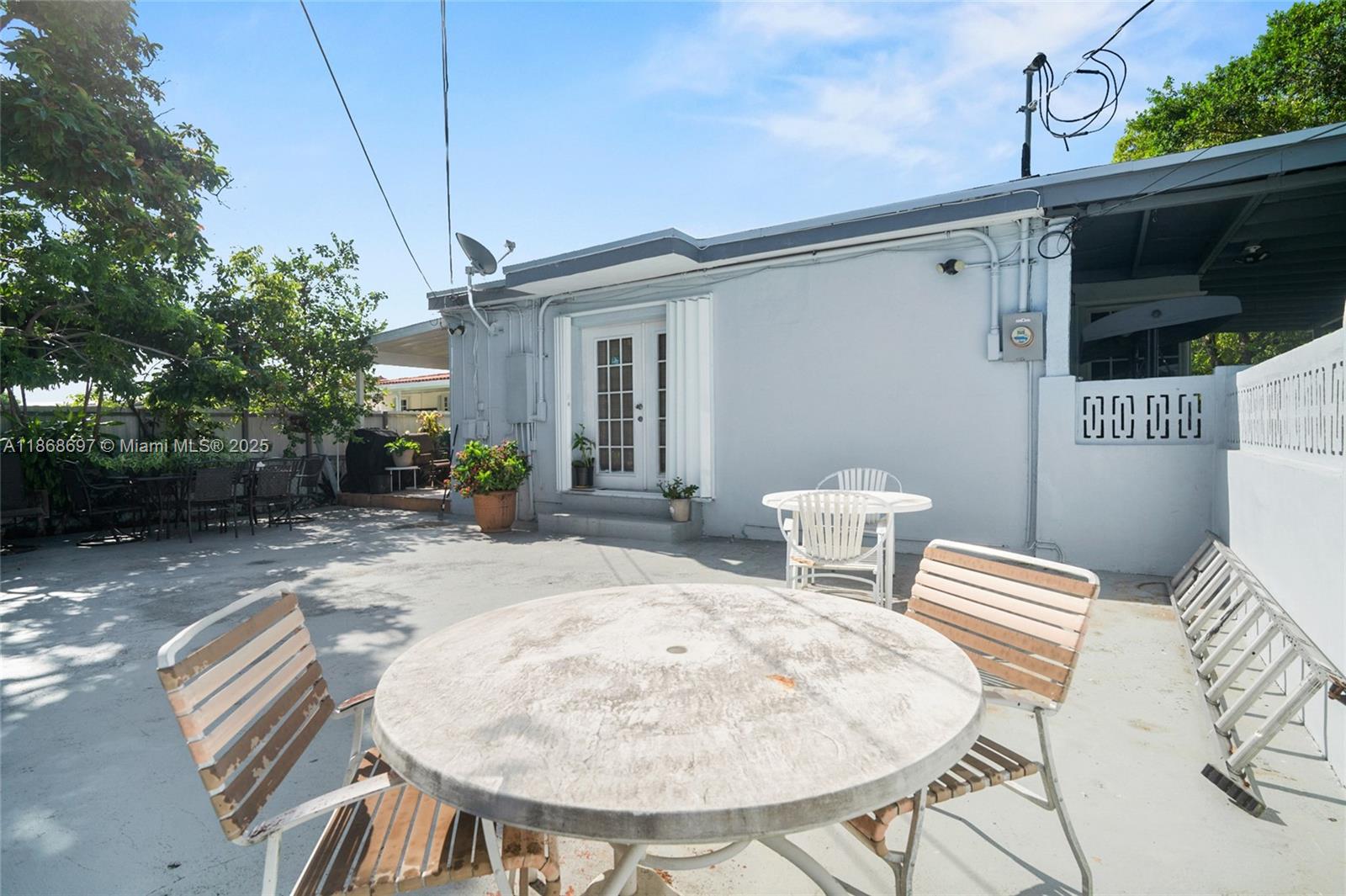 ROBINS VILLAS - Residential