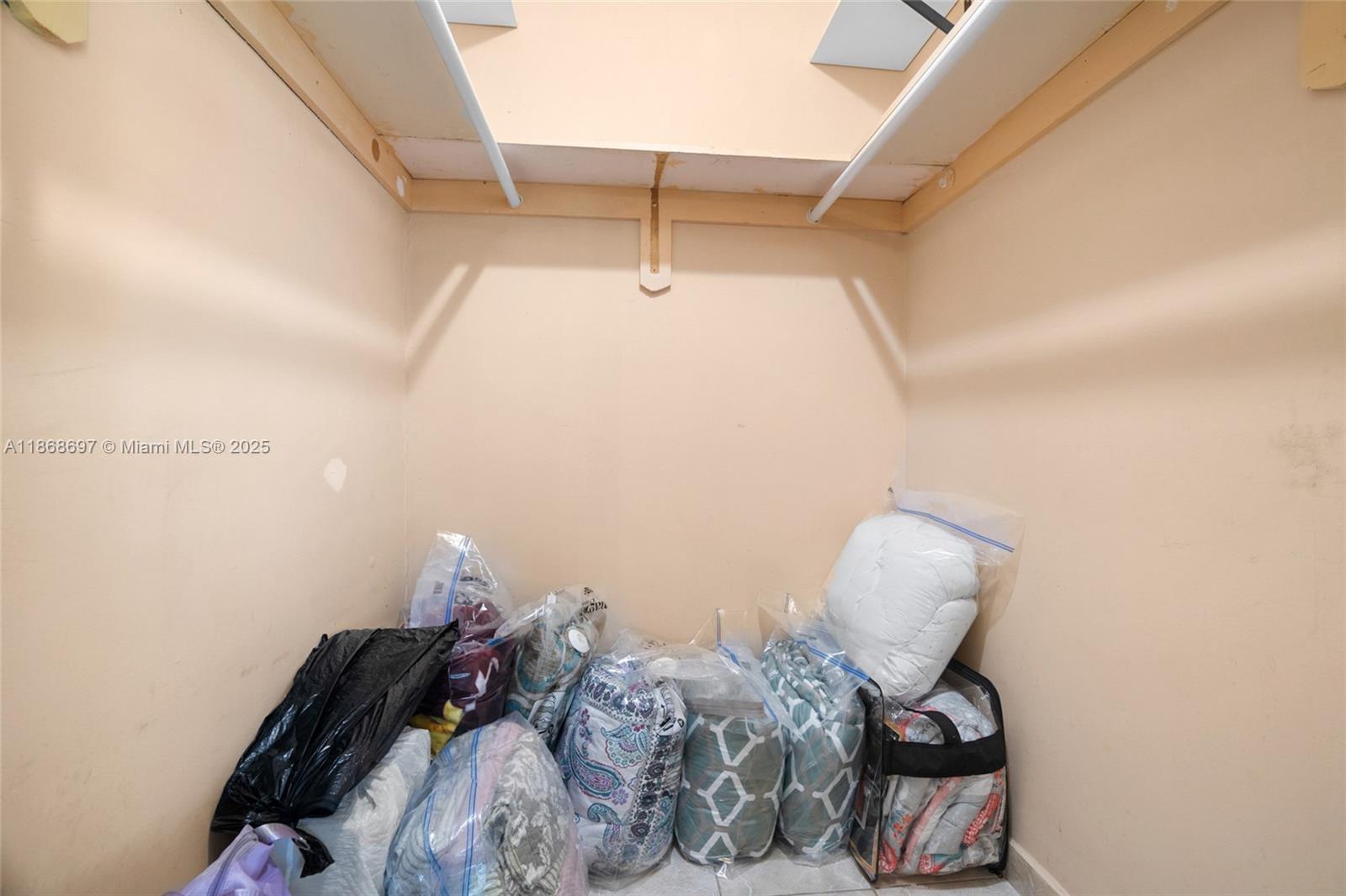 ROBINS VILLAS - Residential