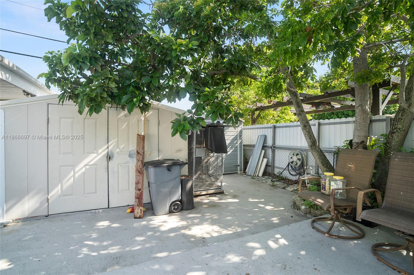 ROBINS VILLAS - Residential