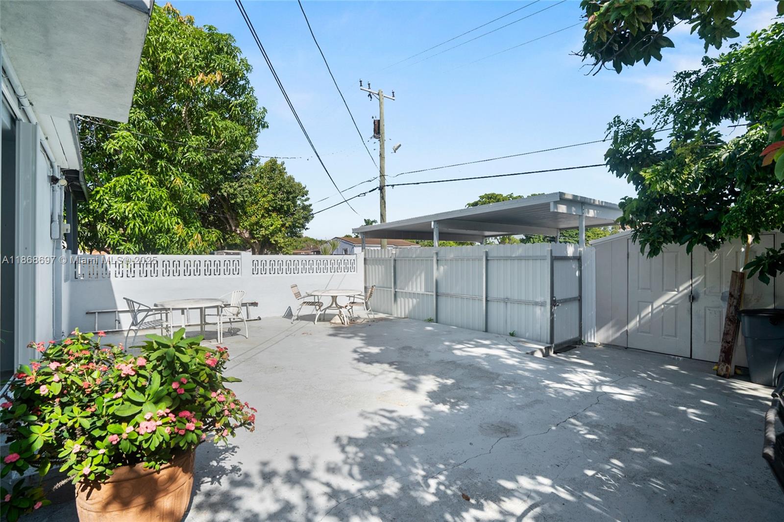 ROBINS VILLAS - Residential