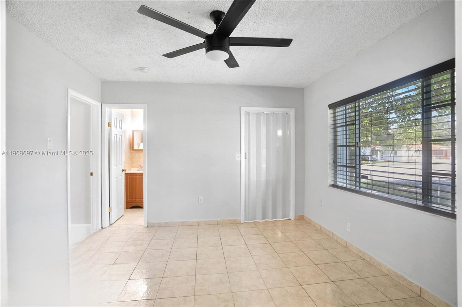 ROBINS VILLAS - Residential