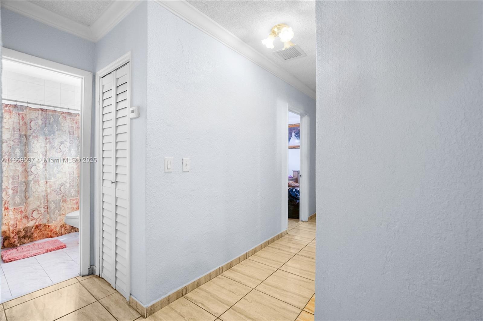 ROBINS VILLAS - Residential