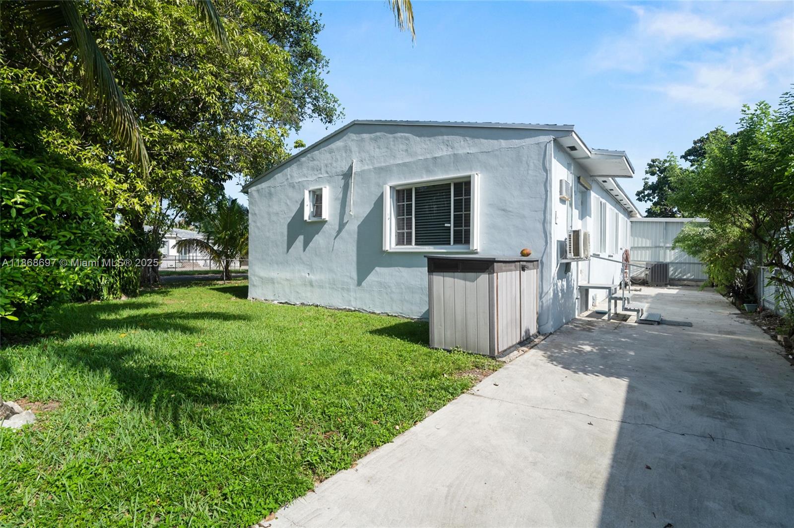 ROBINS VILLAS - Residential