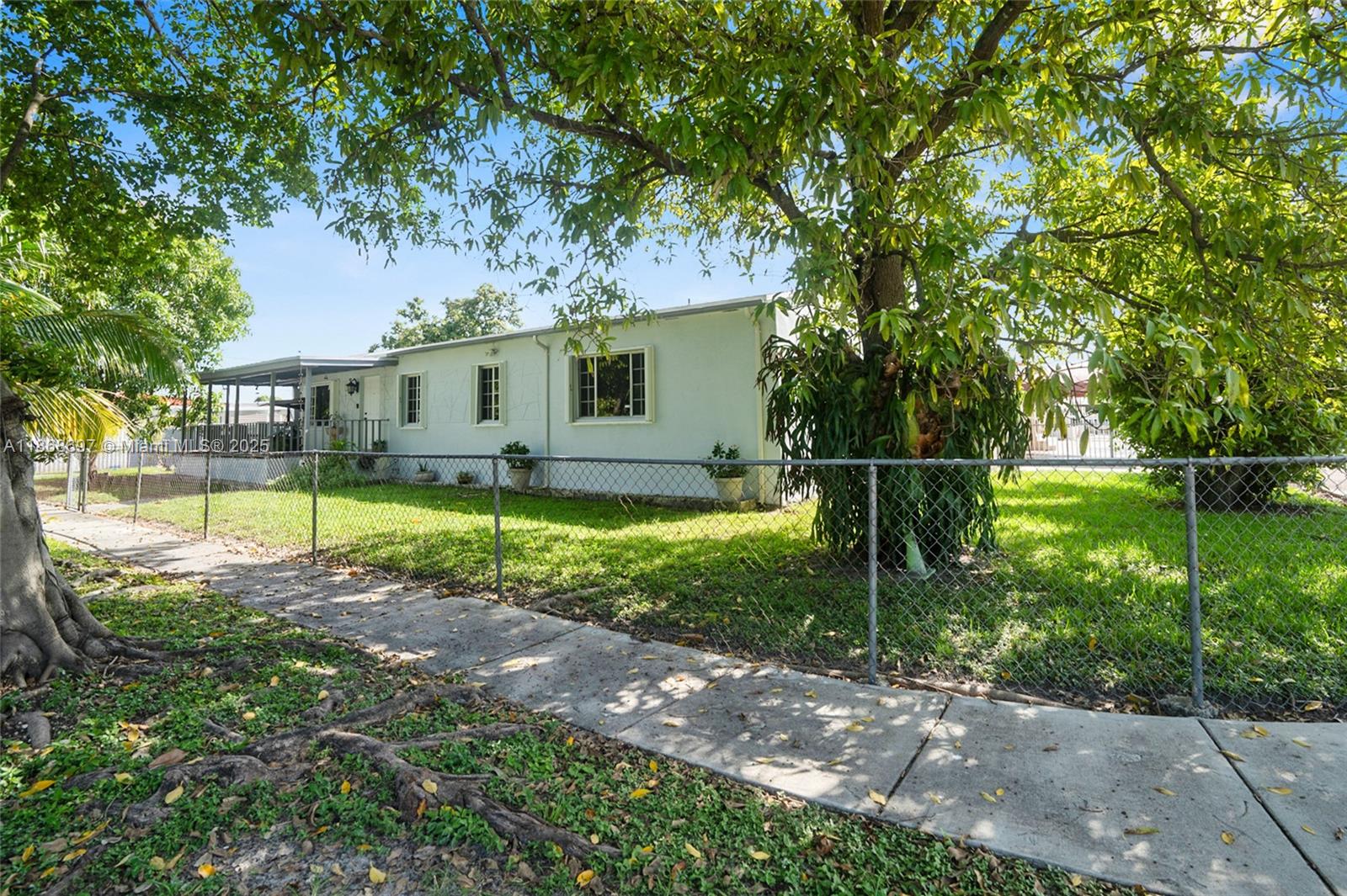 ROBINS VILLAS - Residential