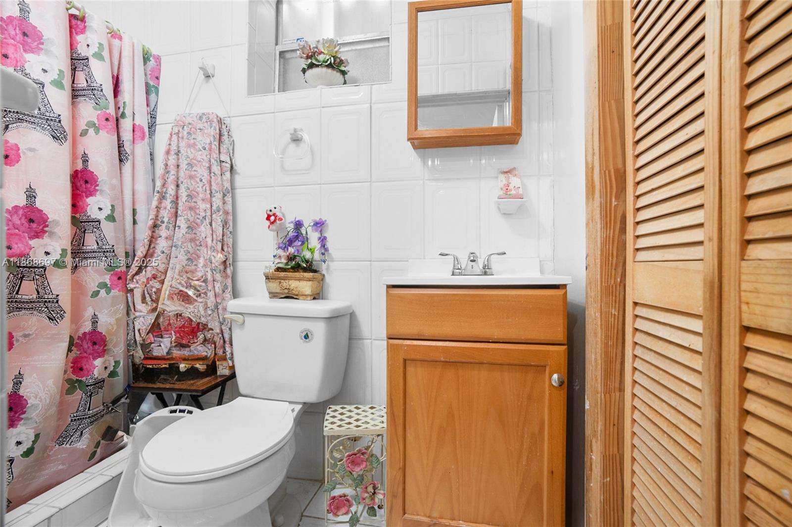 ROBINS VILLAS - Residential