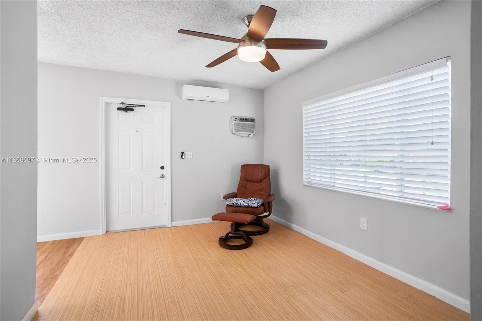 ROBINS VILLAS - Residential