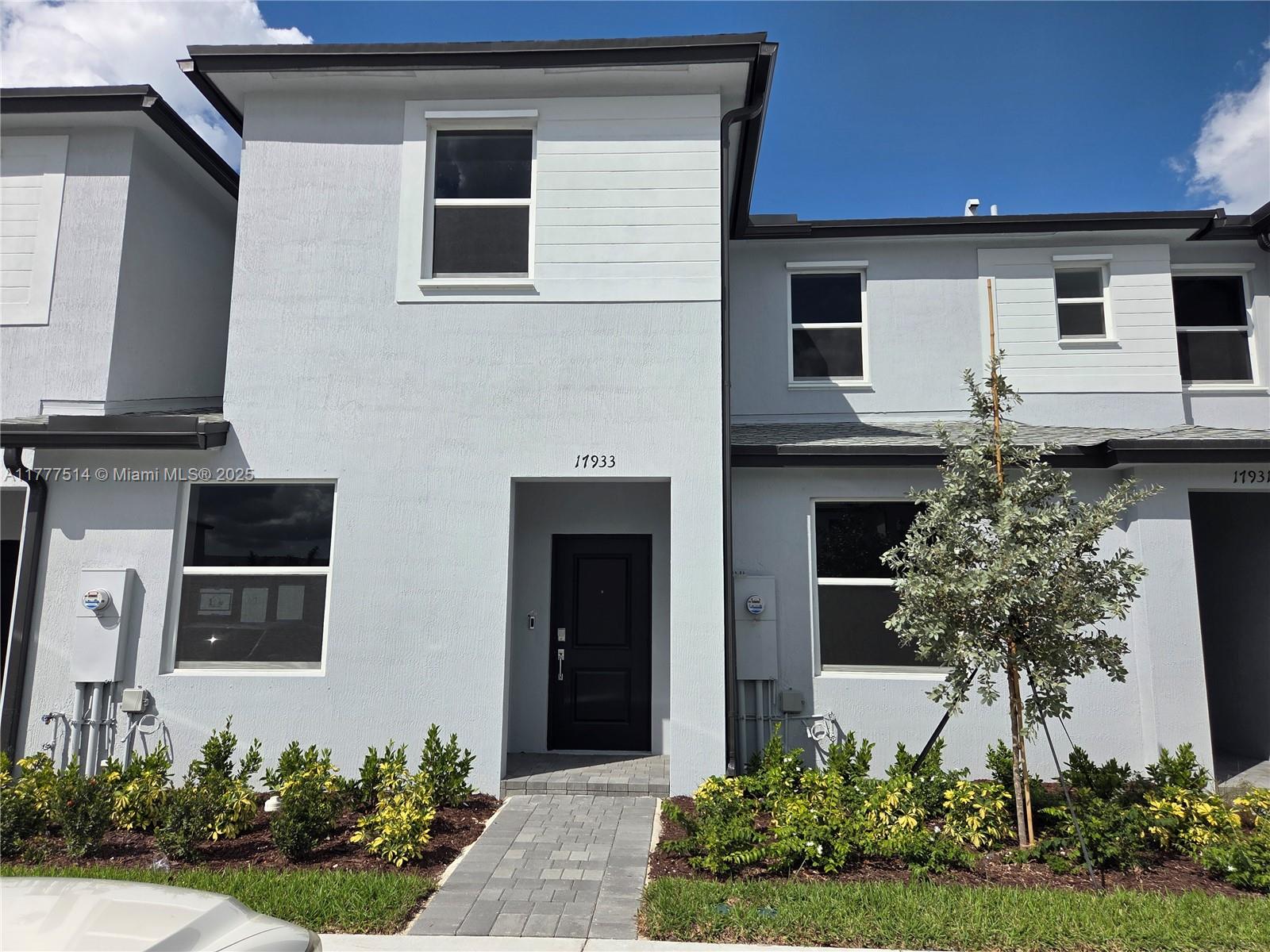 Rental Property at 17933 Sw 358th St 17933, Homestead, Miami-Dade County, Florida - Bedrooms: 3 
Bathrooms: 3  - $2,900 MO.