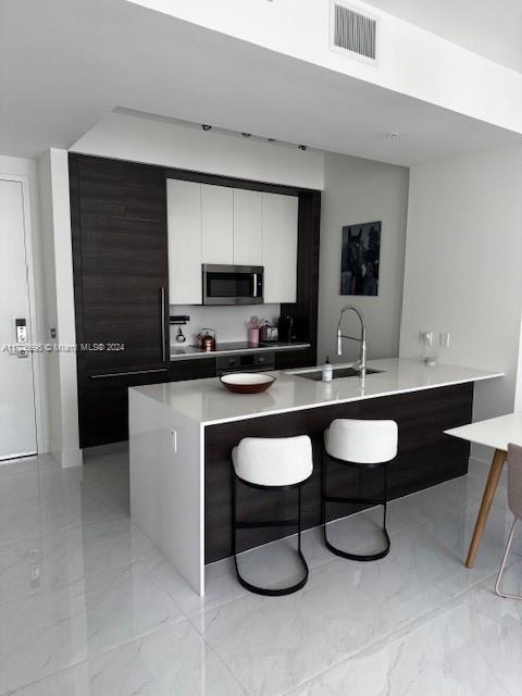 Experience the charm and convenience of living in Coral Gables with this stunning 1-bedroom, 1-bathroom apartment! Located in a prime area, close to the University of Miami , this home is perfect for students, professionals, or anyone looking to enjoy a vibrant urban lifestyle. UNIT IS VACANT