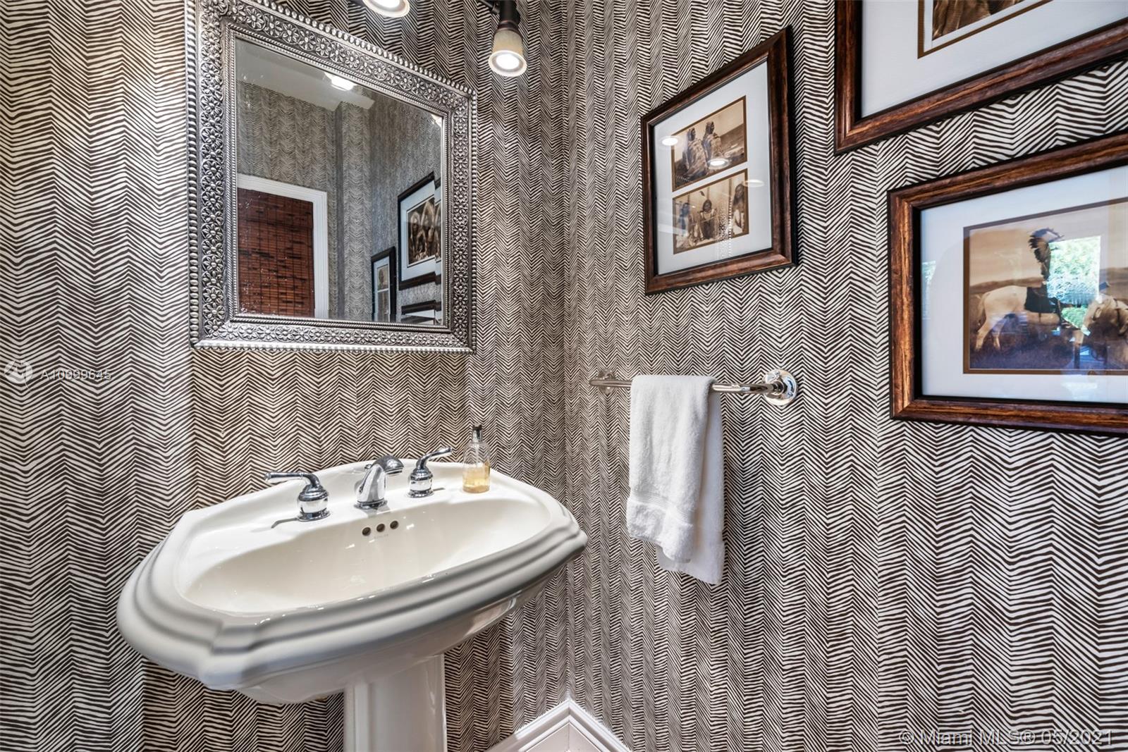 SNAPPER CREEK LAKES SUB - Residential