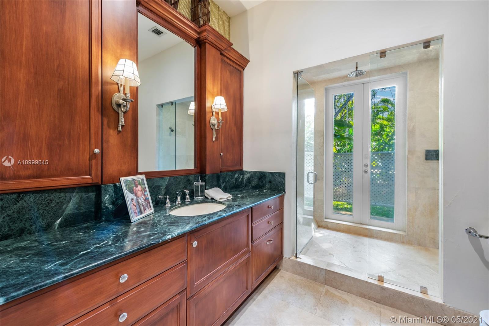 SNAPPER CREEK LAKES SUB - Residential