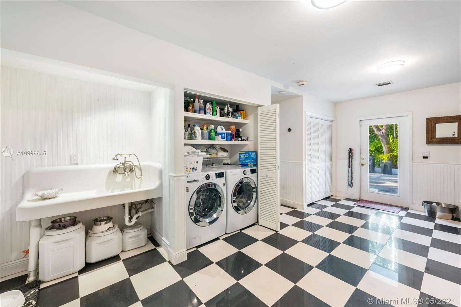 SNAPPER CREEK LAKES SUB - Residential