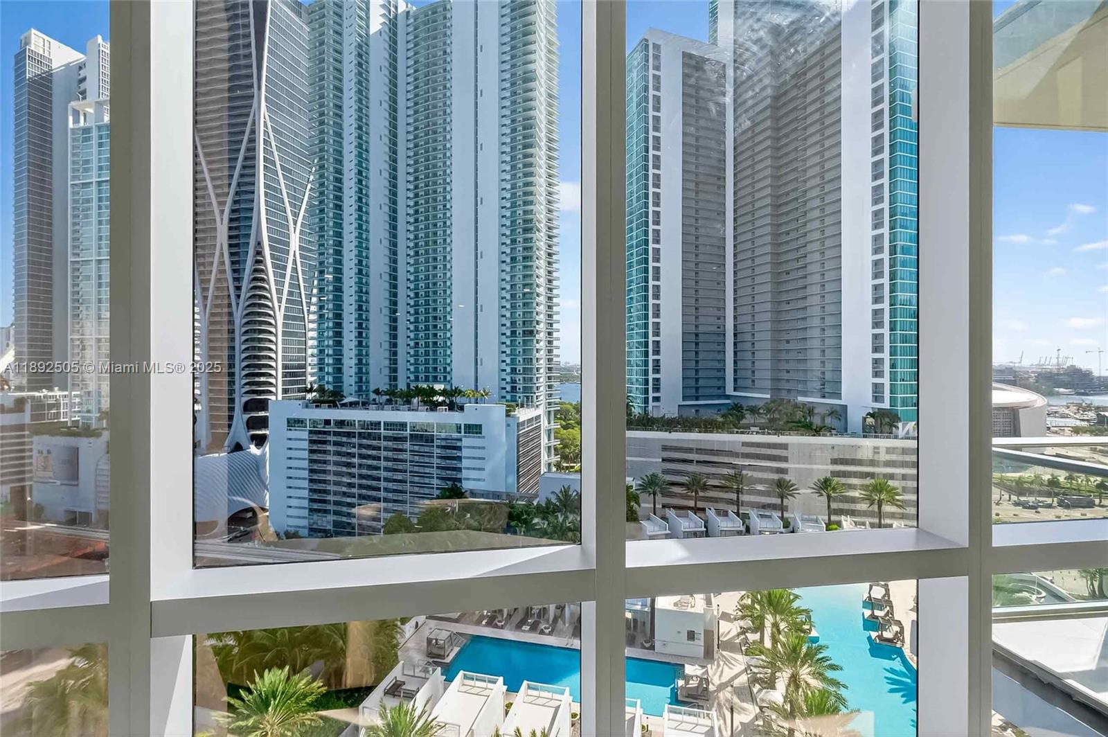 PARAMOUNT MIAMI WORLDCENT - Residential Lease