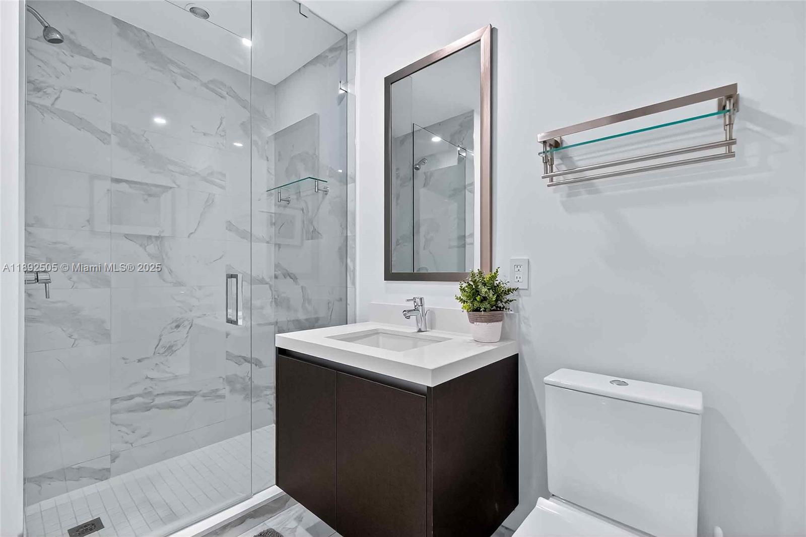 PARAMOUNT MIAMI WORLDCENT - Residential Lease