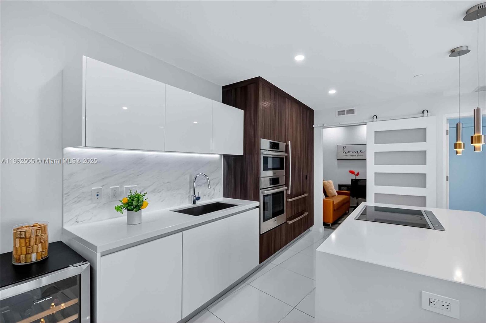 PARAMOUNT MIAMI WORLDCENT - Residential Lease