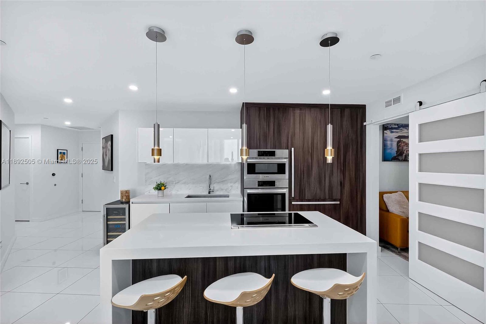 PARAMOUNT MIAMI WORLDCENT - Residential Lease