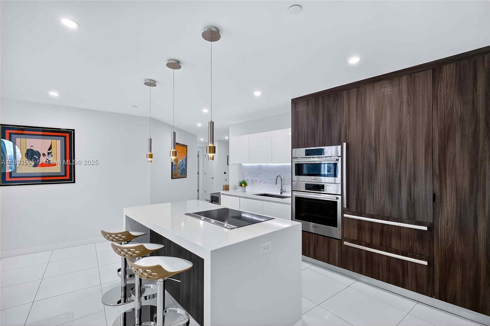PARAMOUNT MIAMI WORLDCENT - Residential Lease