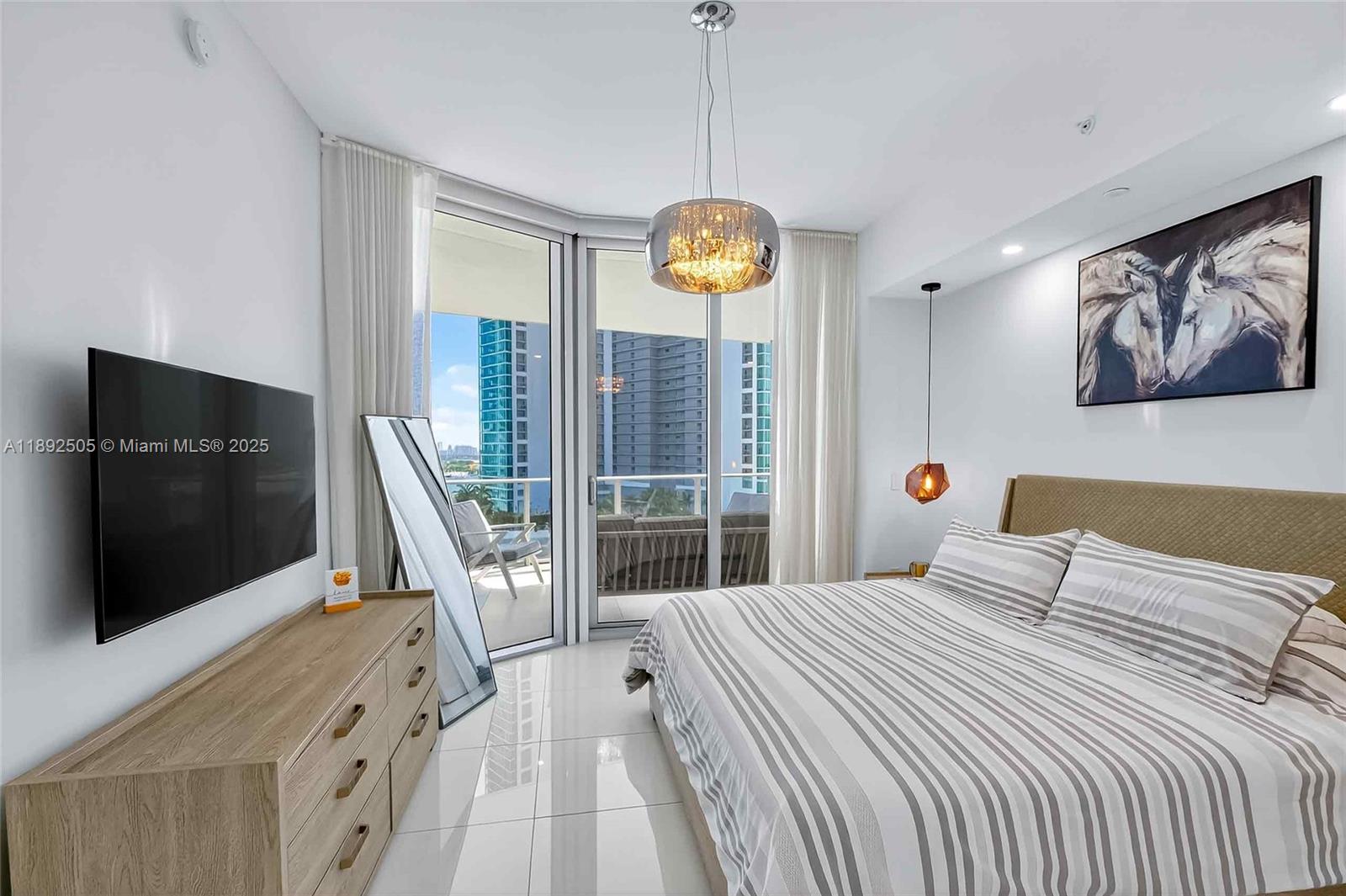 PARAMOUNT MIAMI WORLDCENT - Residential Lease