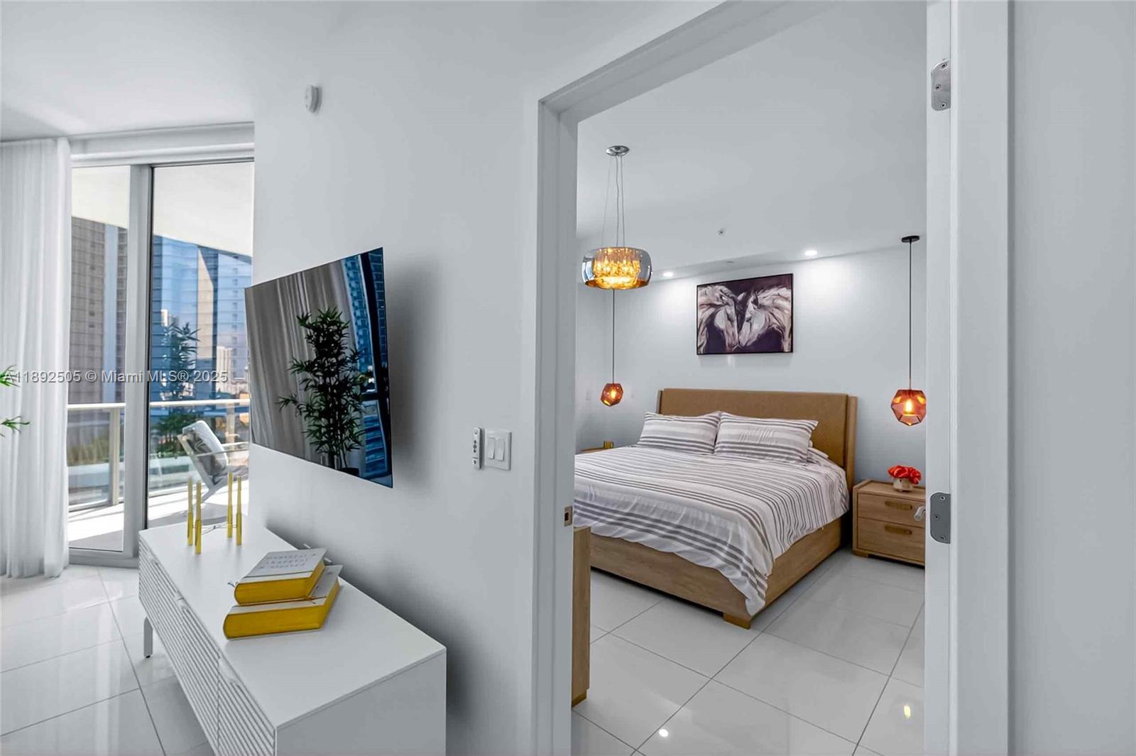 PARAMOUNT MIAMI WORLDCENT - Residential Lease