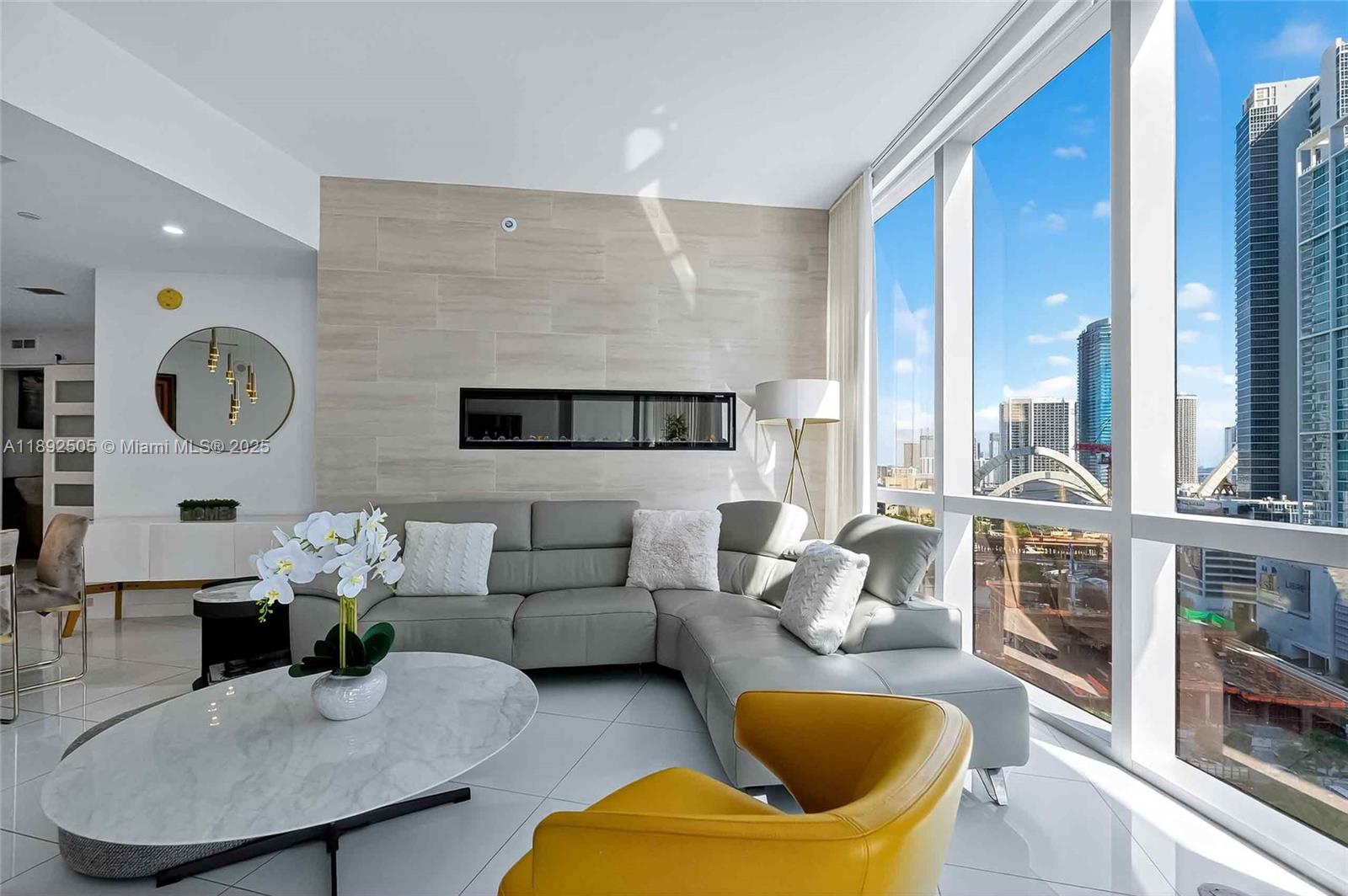 PARAMOUNT MIAMI WORLDCENT - Residential Lease
