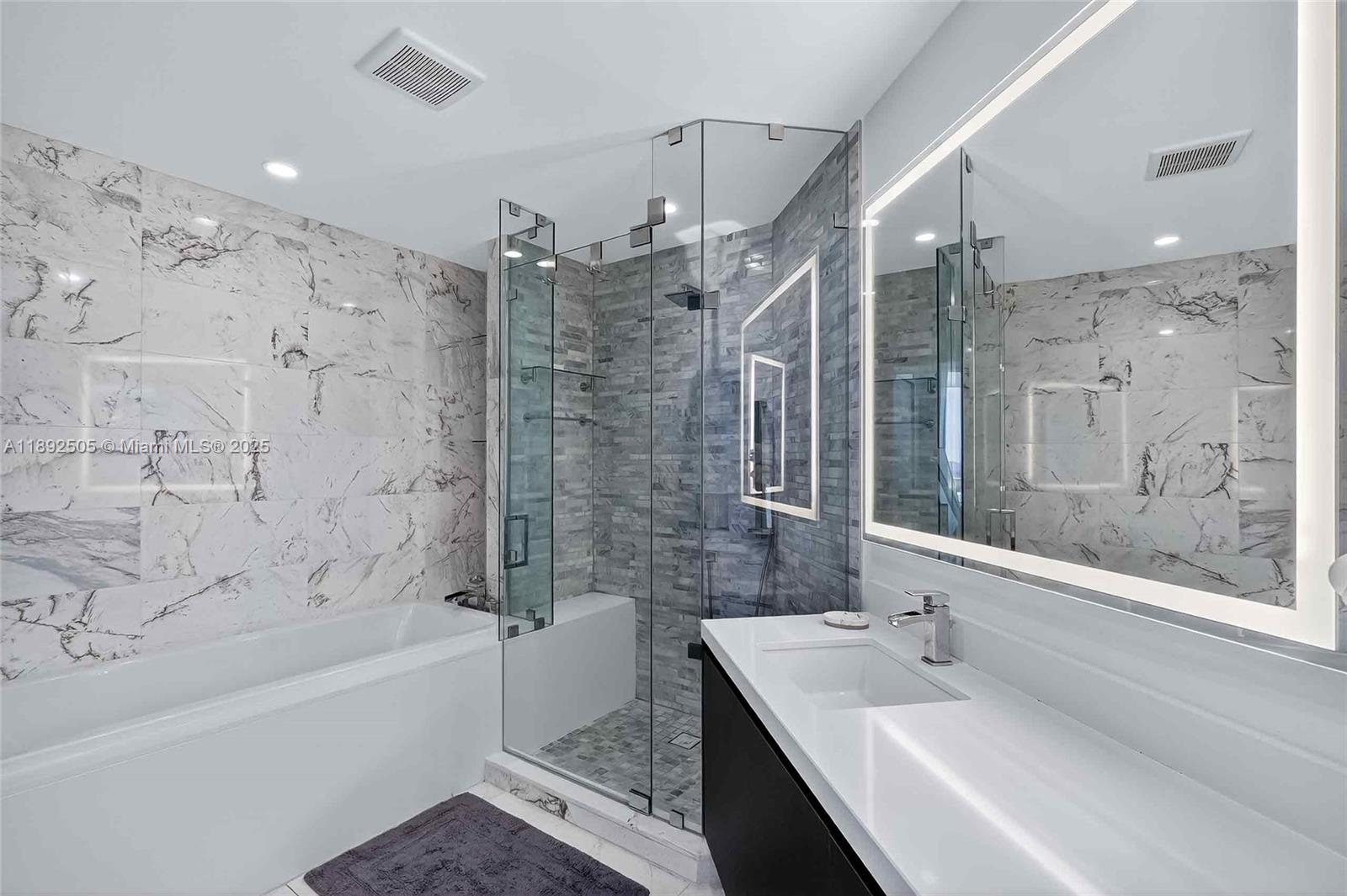 PARAMOUNT MIAMI WORLDCENT - Residential Lease