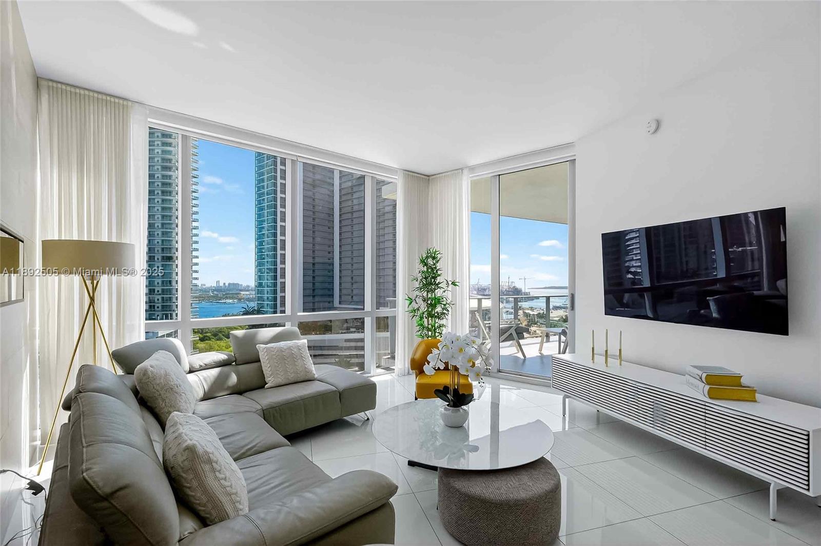 PARAMOUNT MIAMI WORLDCENT - Residential Lease