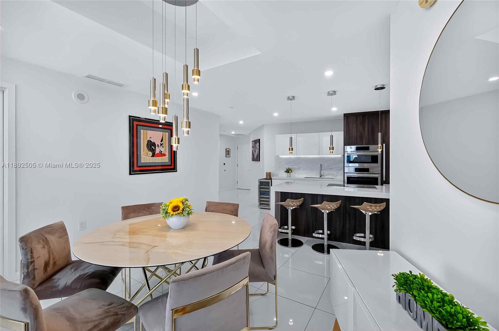 PARAMOUNT MIAMI WORLDCENT - Residential Lease
