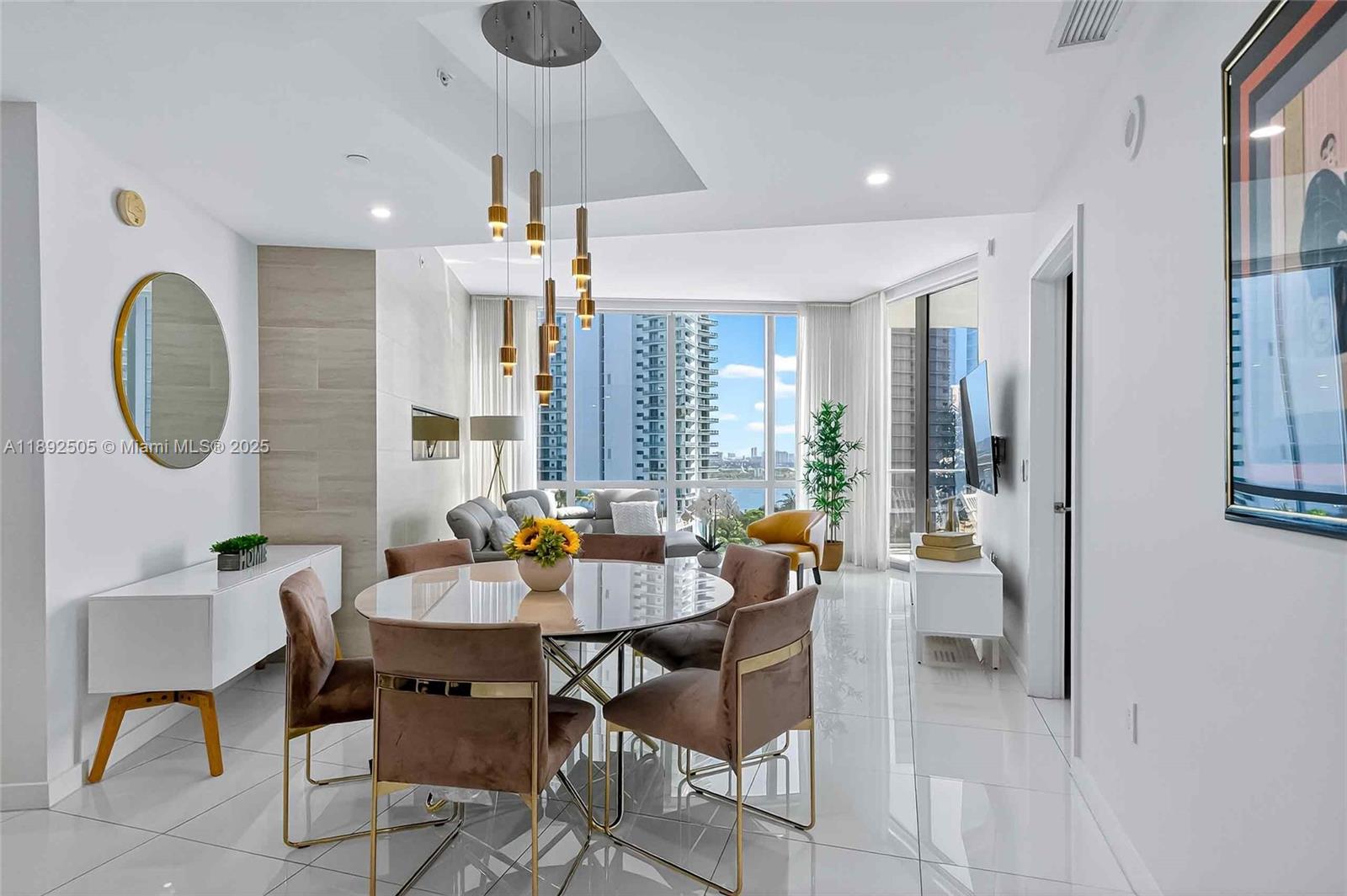 PARAMOUNT MIAMI WORLDCENT - Residential Lease