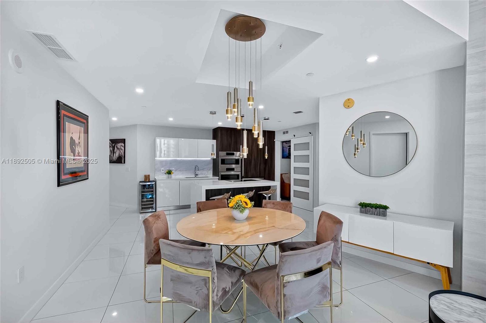 PARAMOUNT MIAMI WORLDCENT - Residential Lease