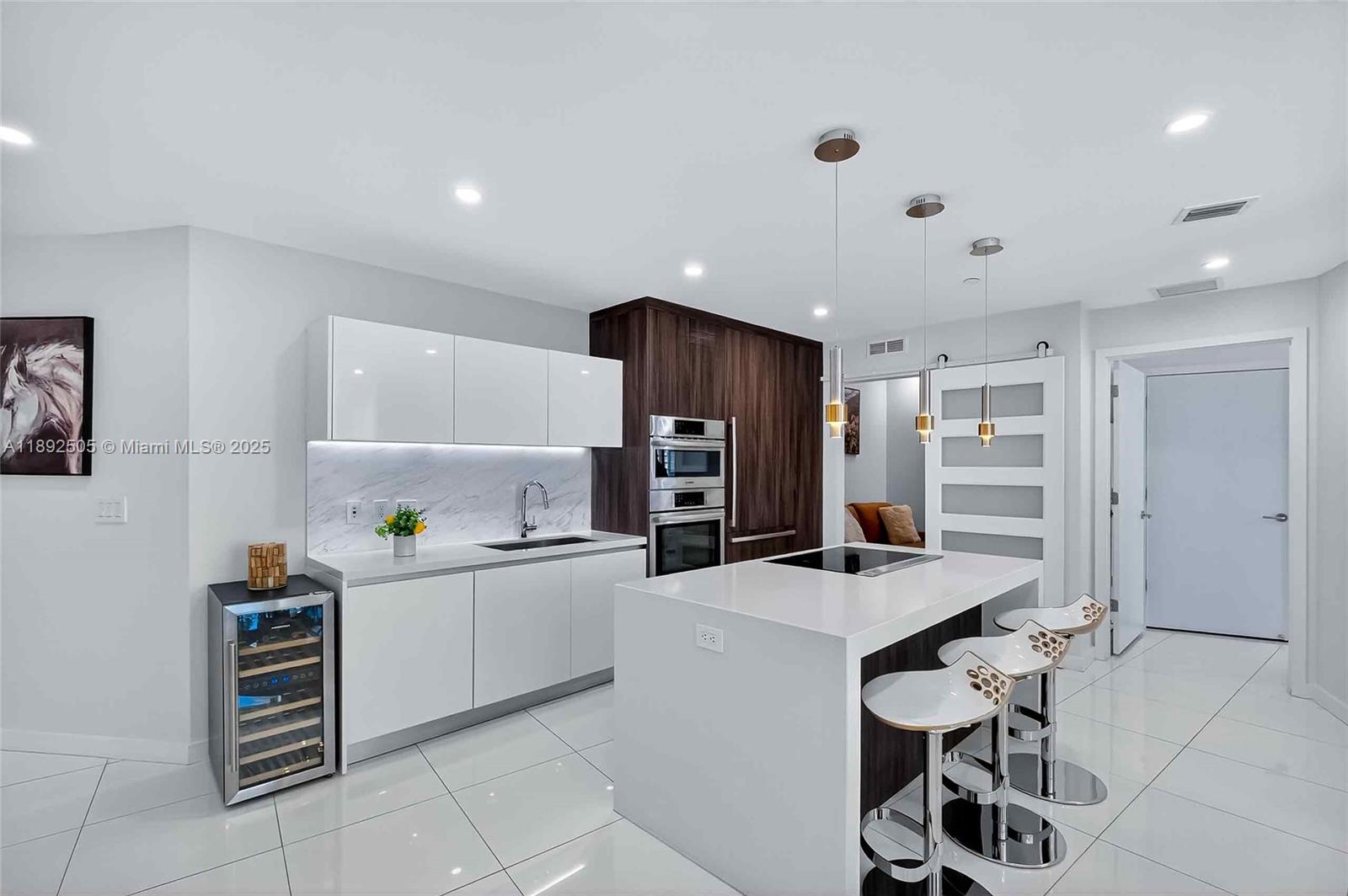 PARAMOUNT MIAMI WORLDCENT - Residential Lease