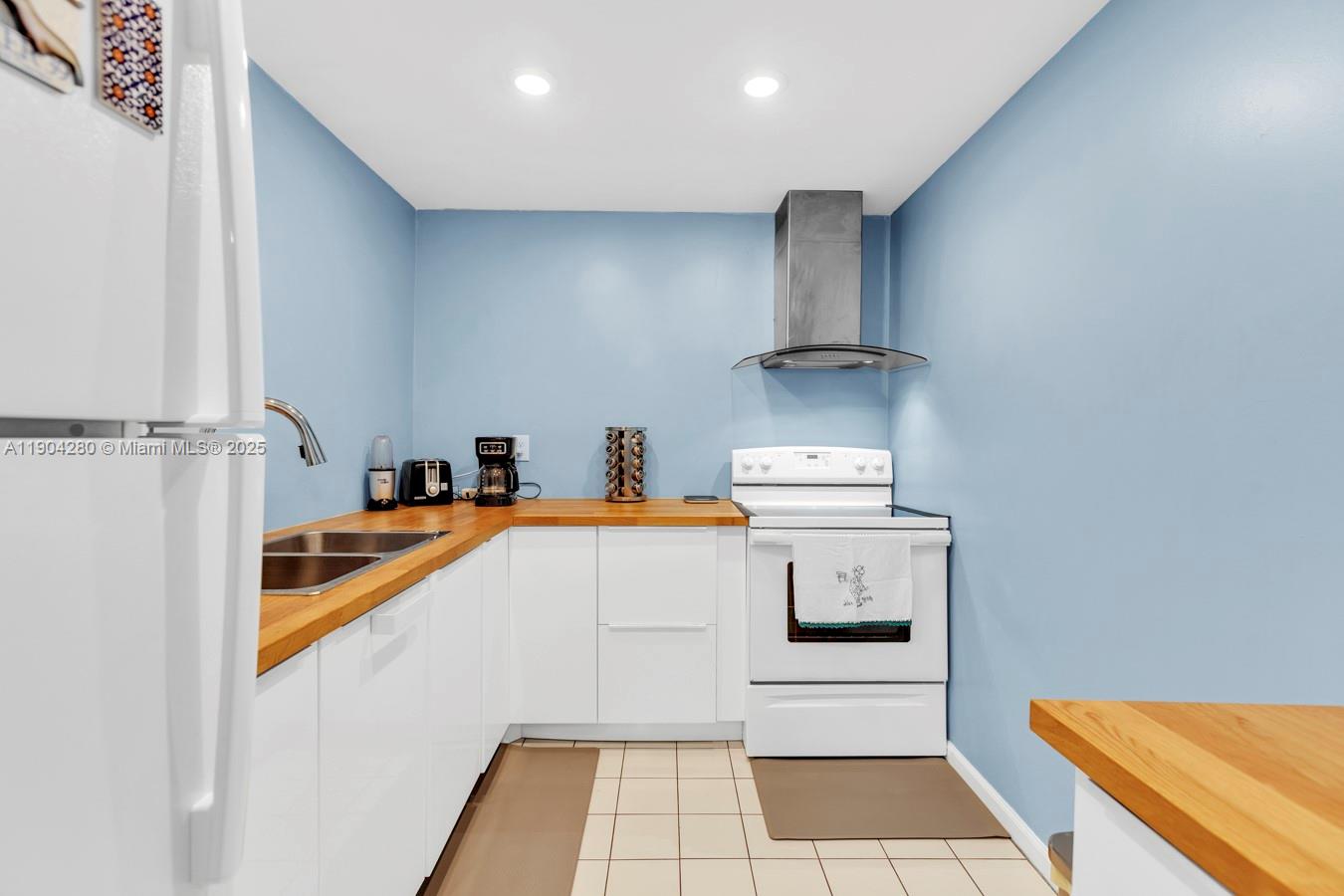 BAY COLONY CLUB CONDO - Residential