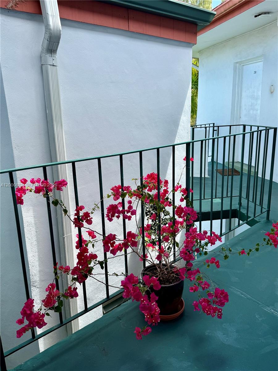 SKY LAKE GARDENS NO 4 CON - Residential