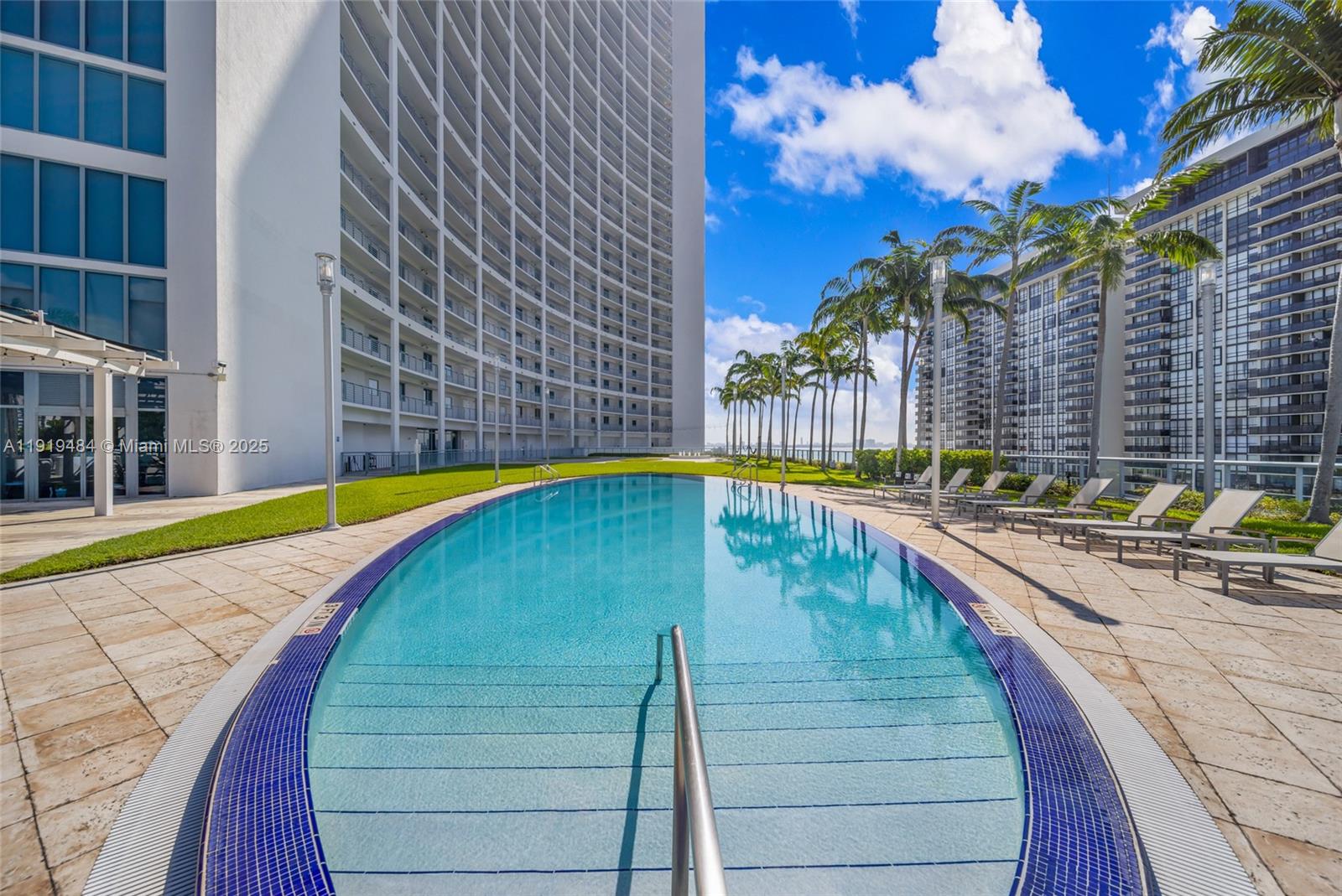 BLUE CONDO - Residential Lease