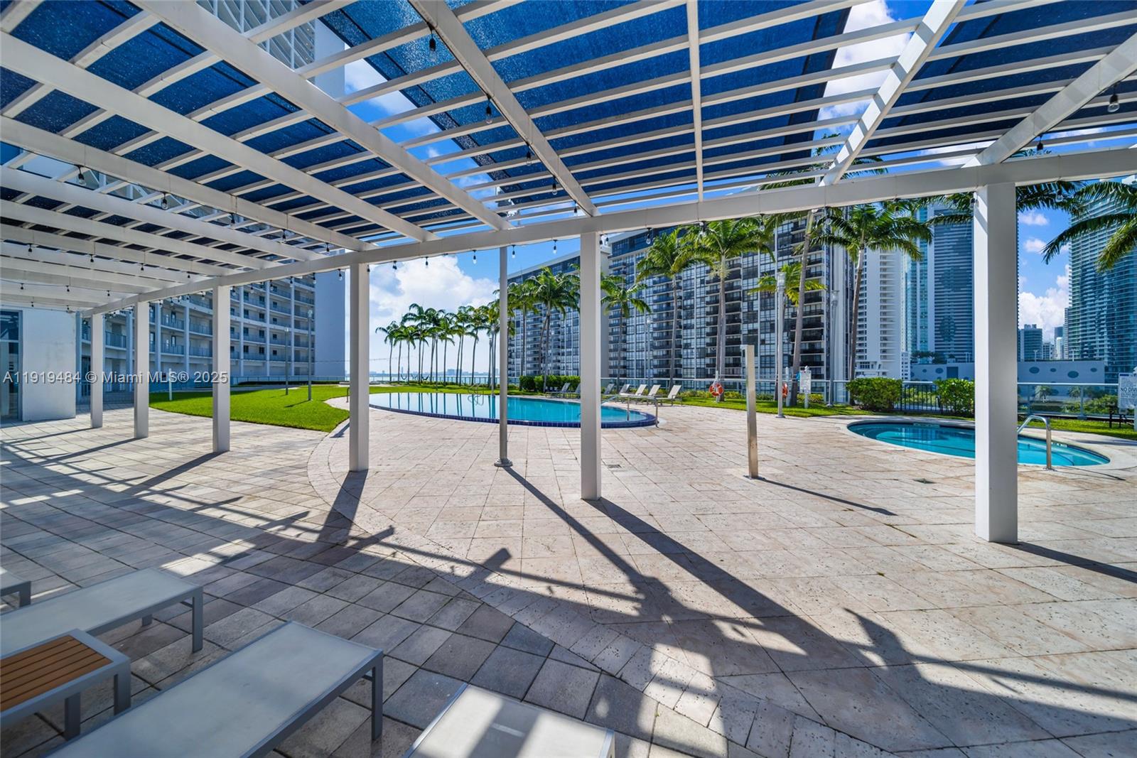 BLUE CONDO - Residential Lease