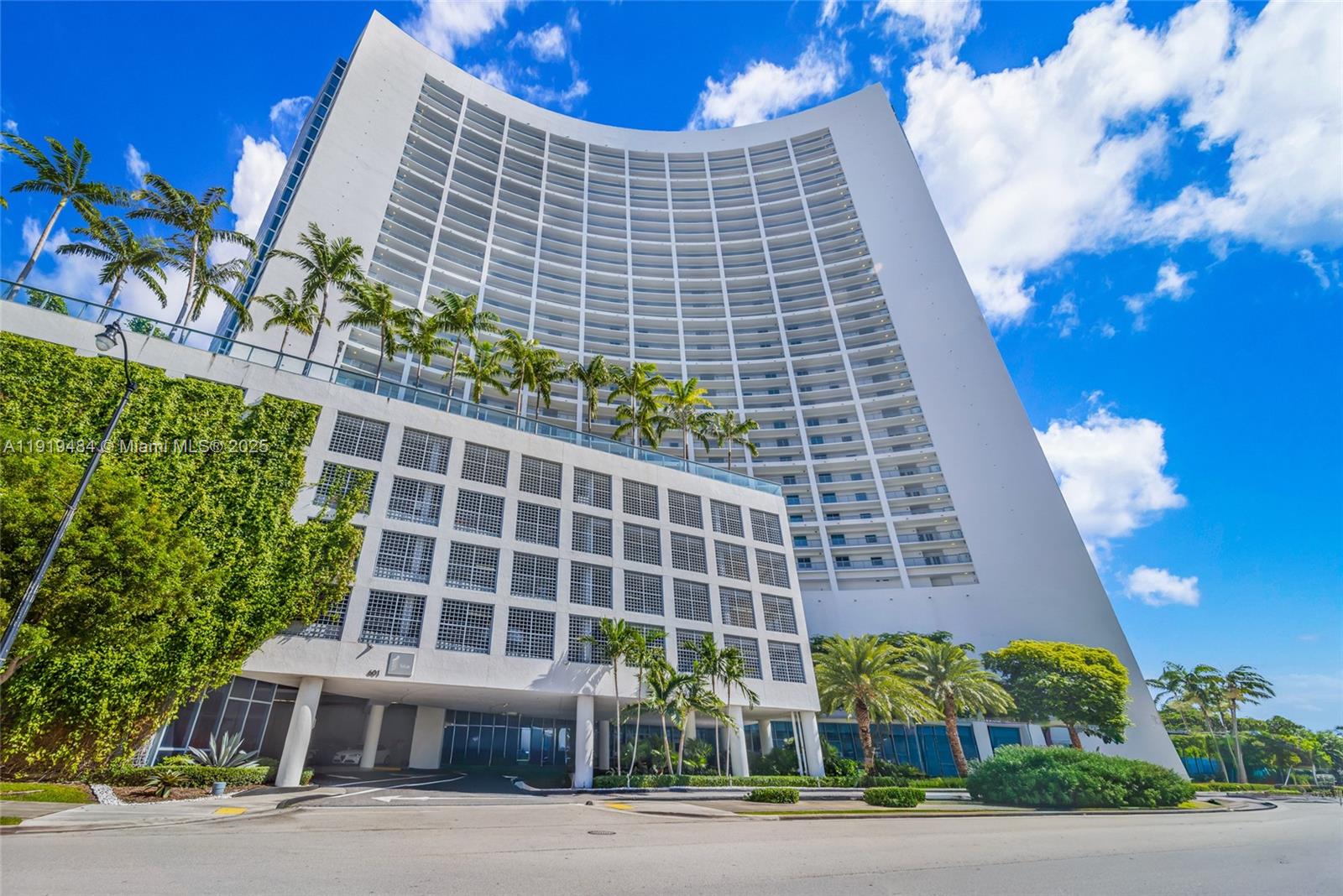 BLUE CONDO - Residential Lease