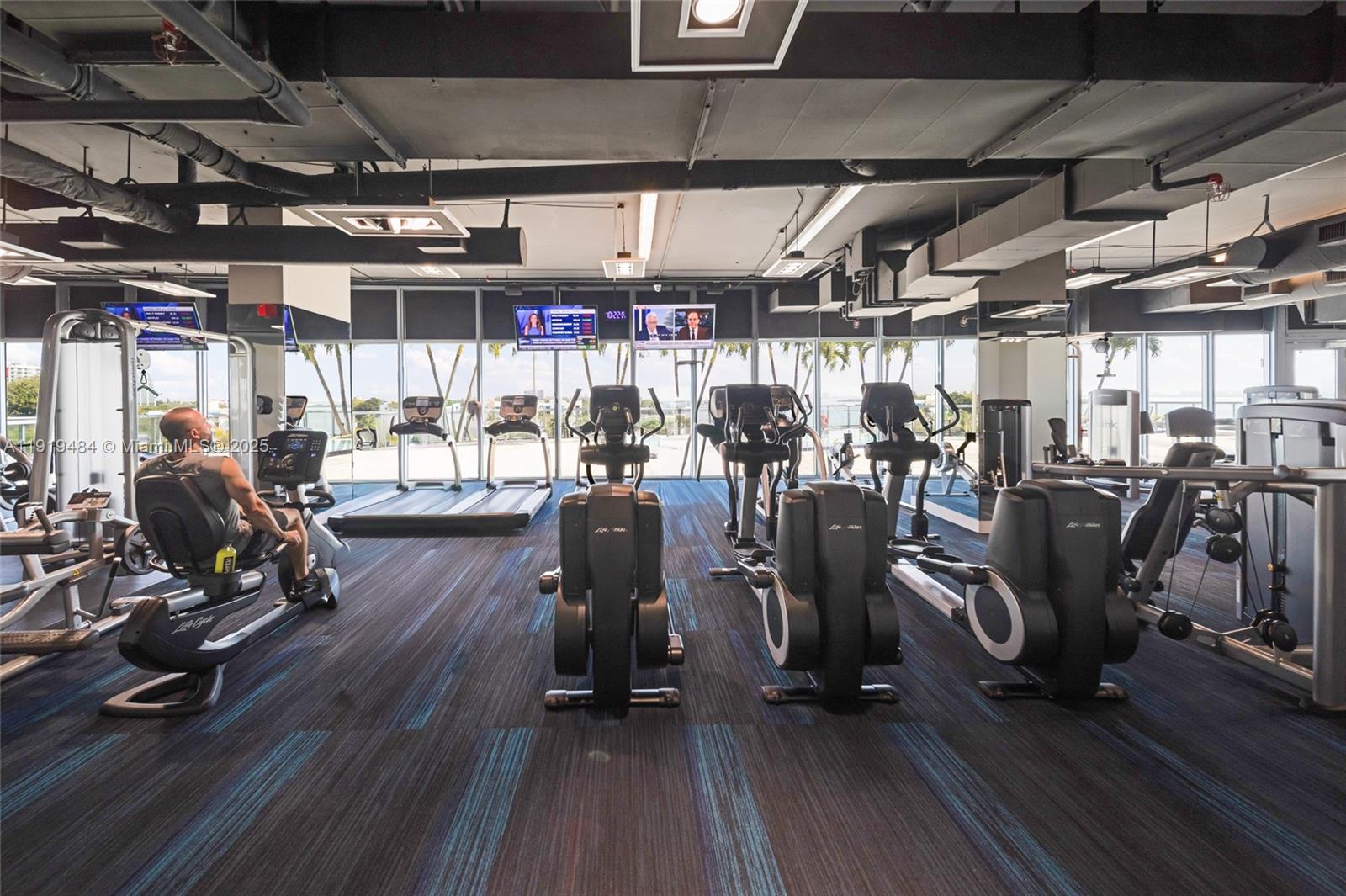 BLUE CONDO - Residential Lease