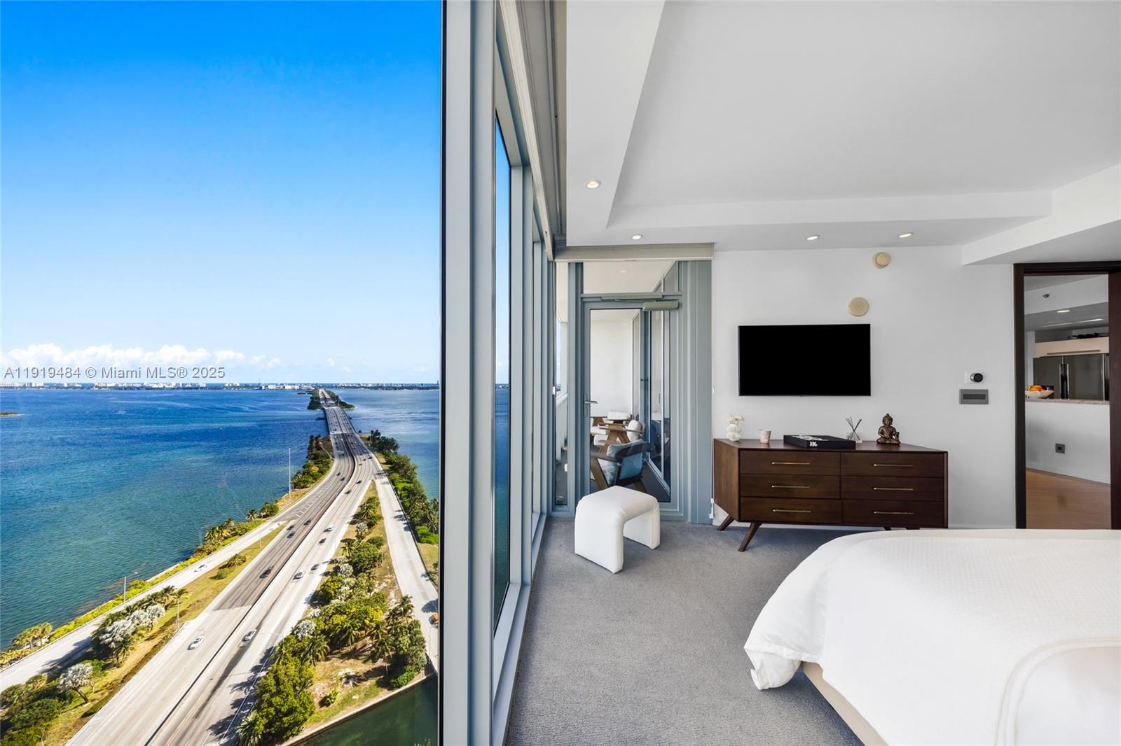 BLUE CONDO - Residential Lease