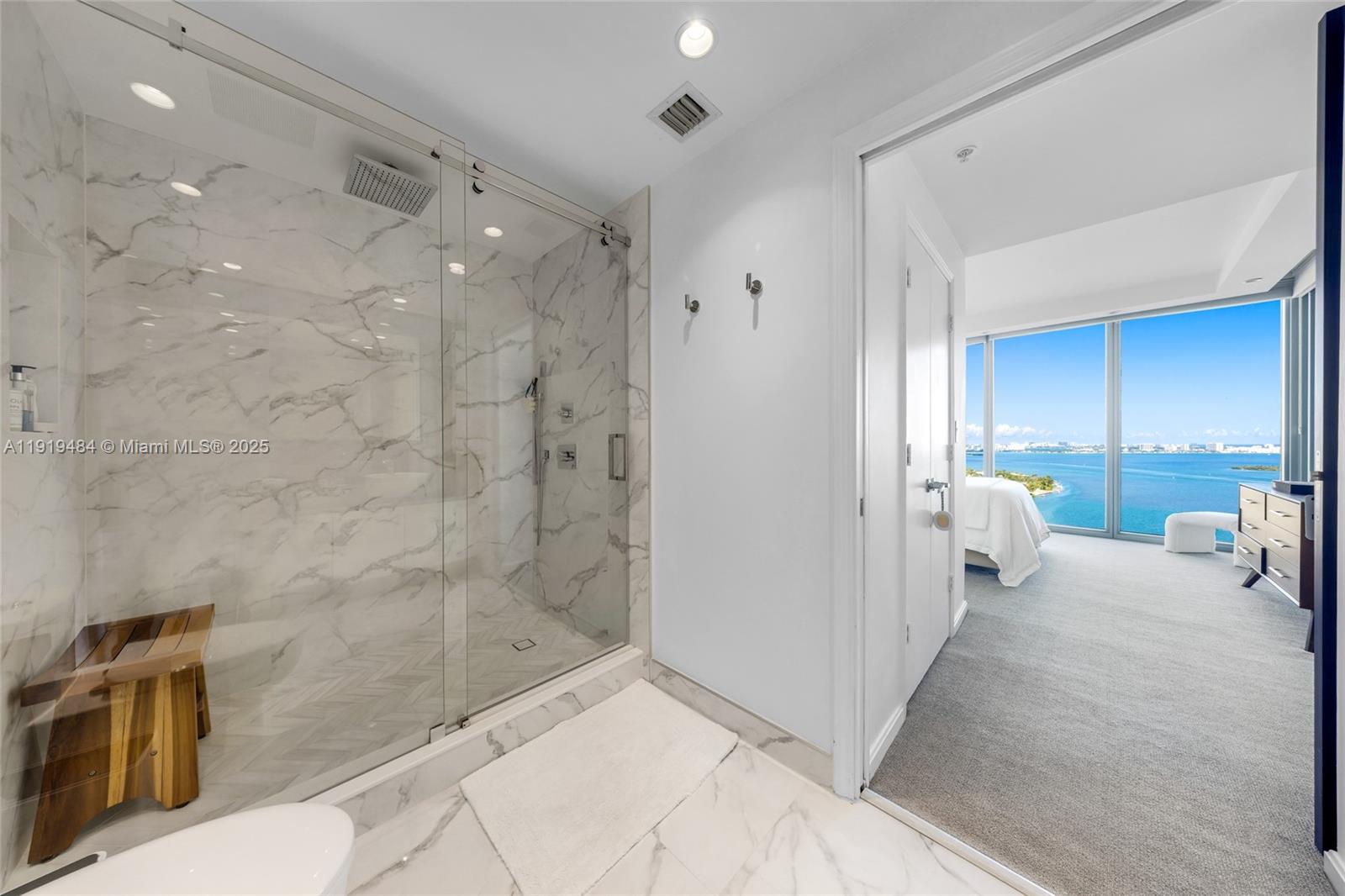 BLUE CONDO - Residential Lease