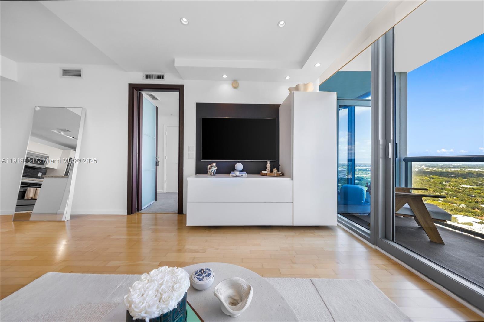 BLUE CONDO - Residential Lease