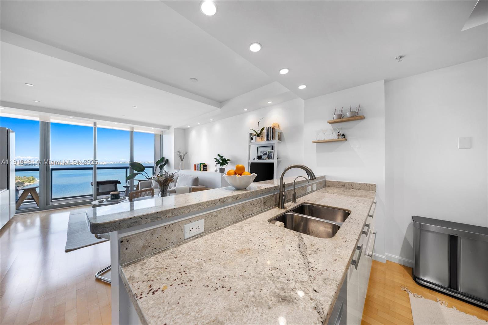 BLUE CONDO - Residential Lease