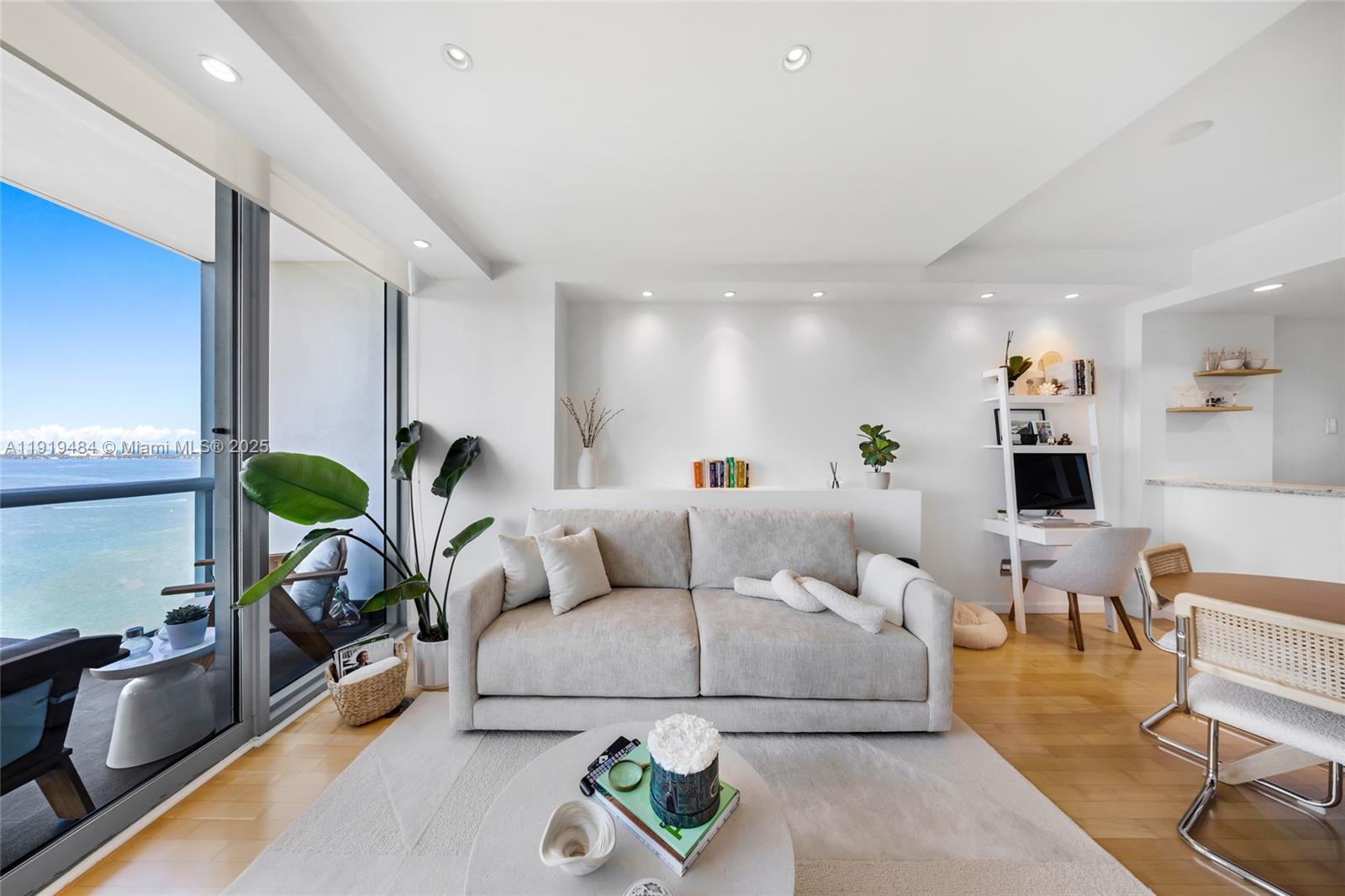 BLUE CONDO - Residential Lease