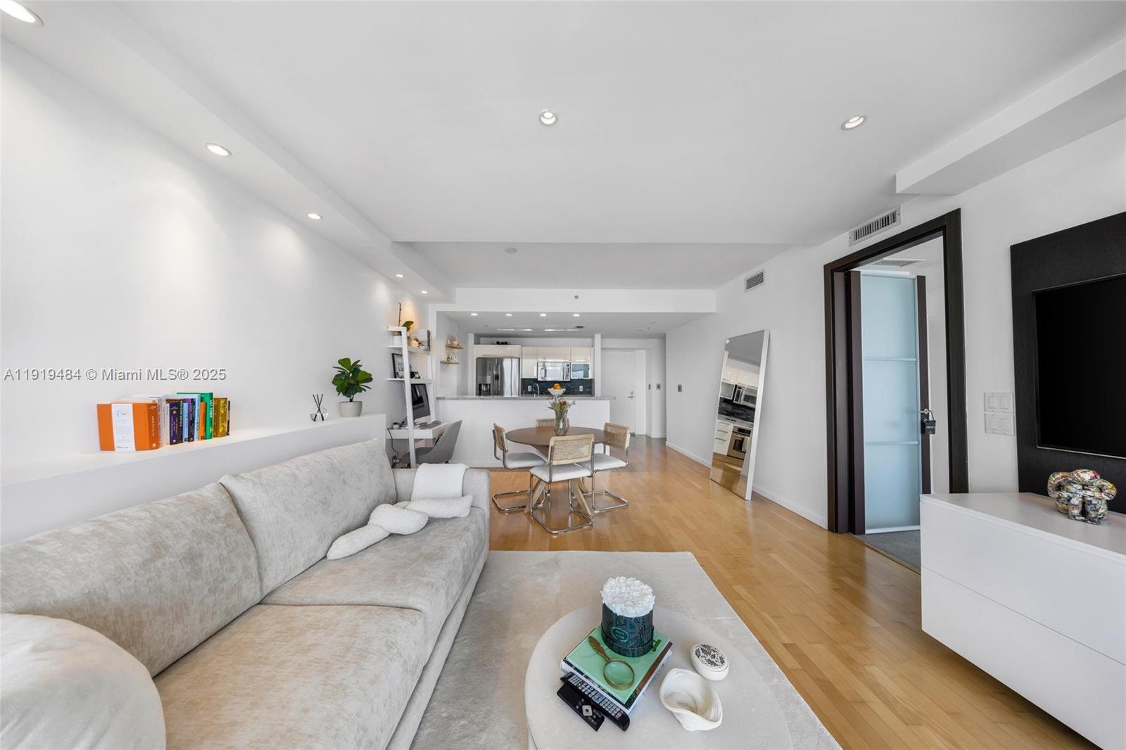 BLUE CONDO - Residential Lease