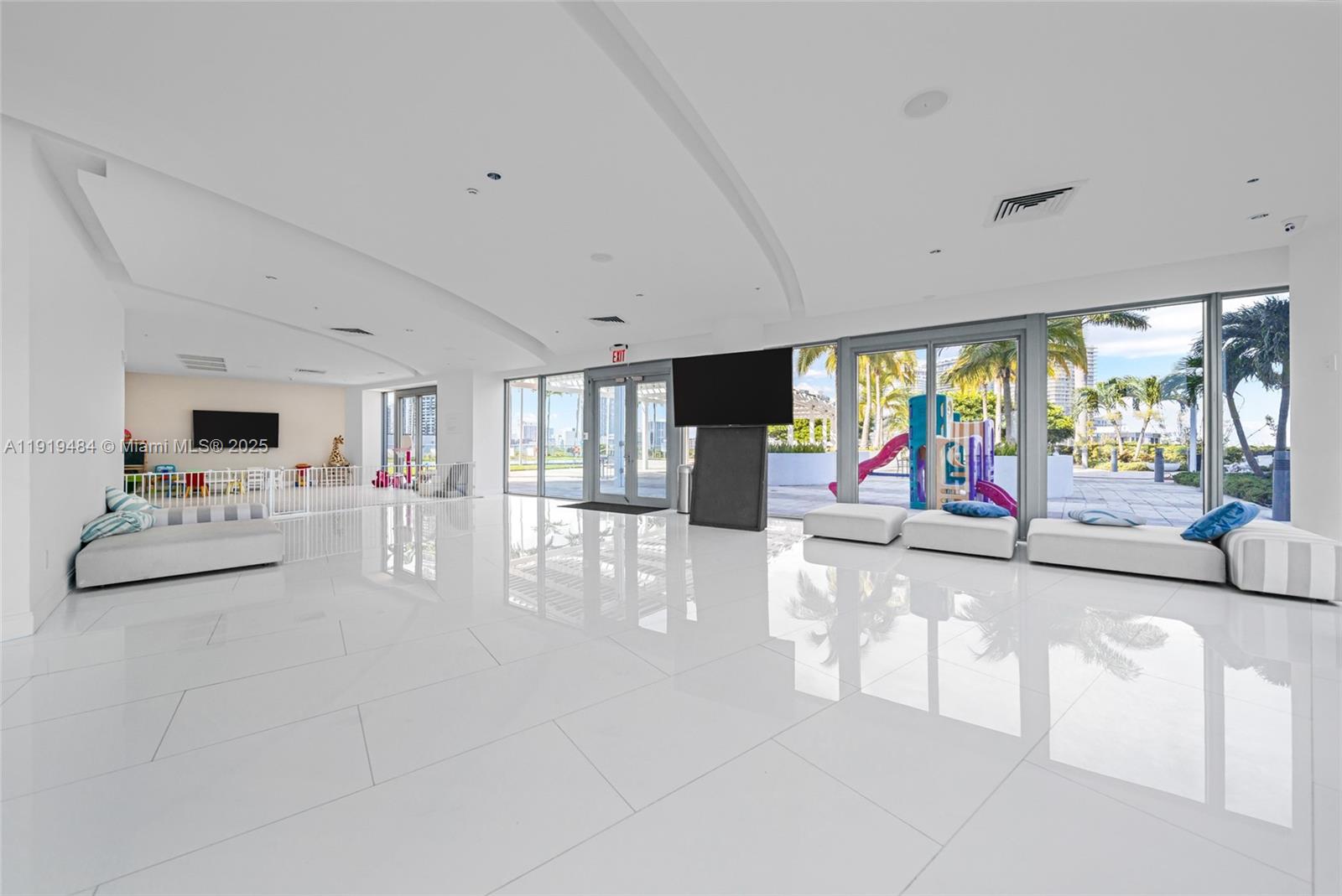 BLUE CONDO - Residential Lease