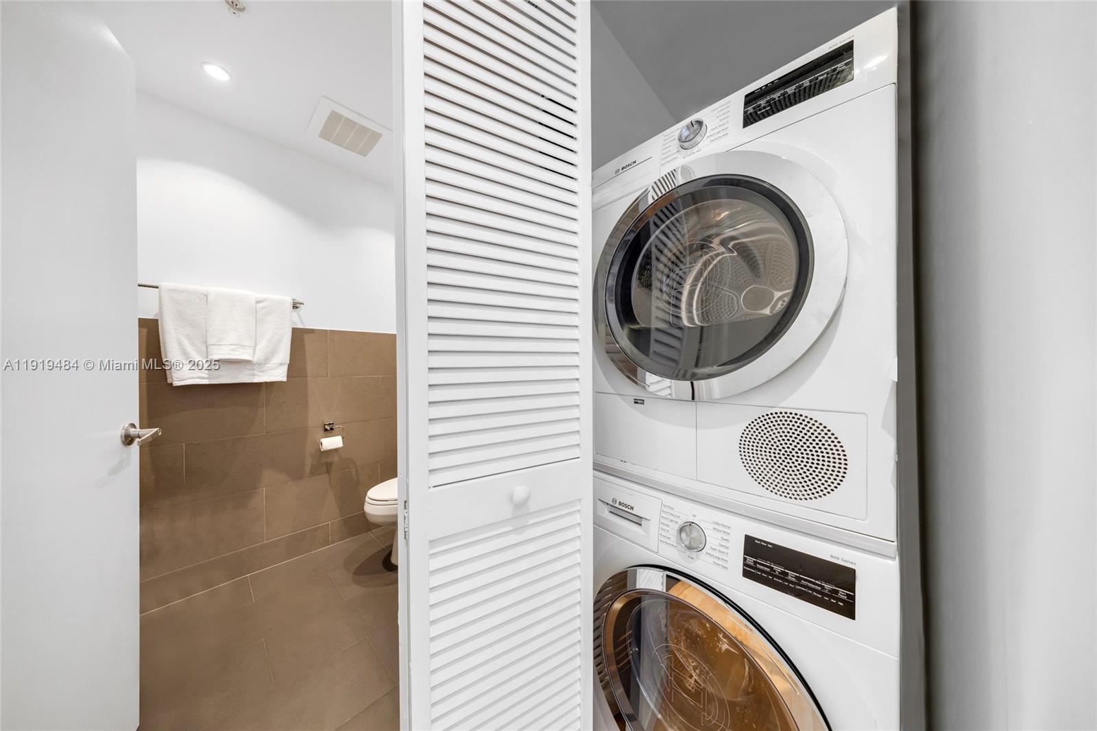 BLUE CONDO - Residential Lease