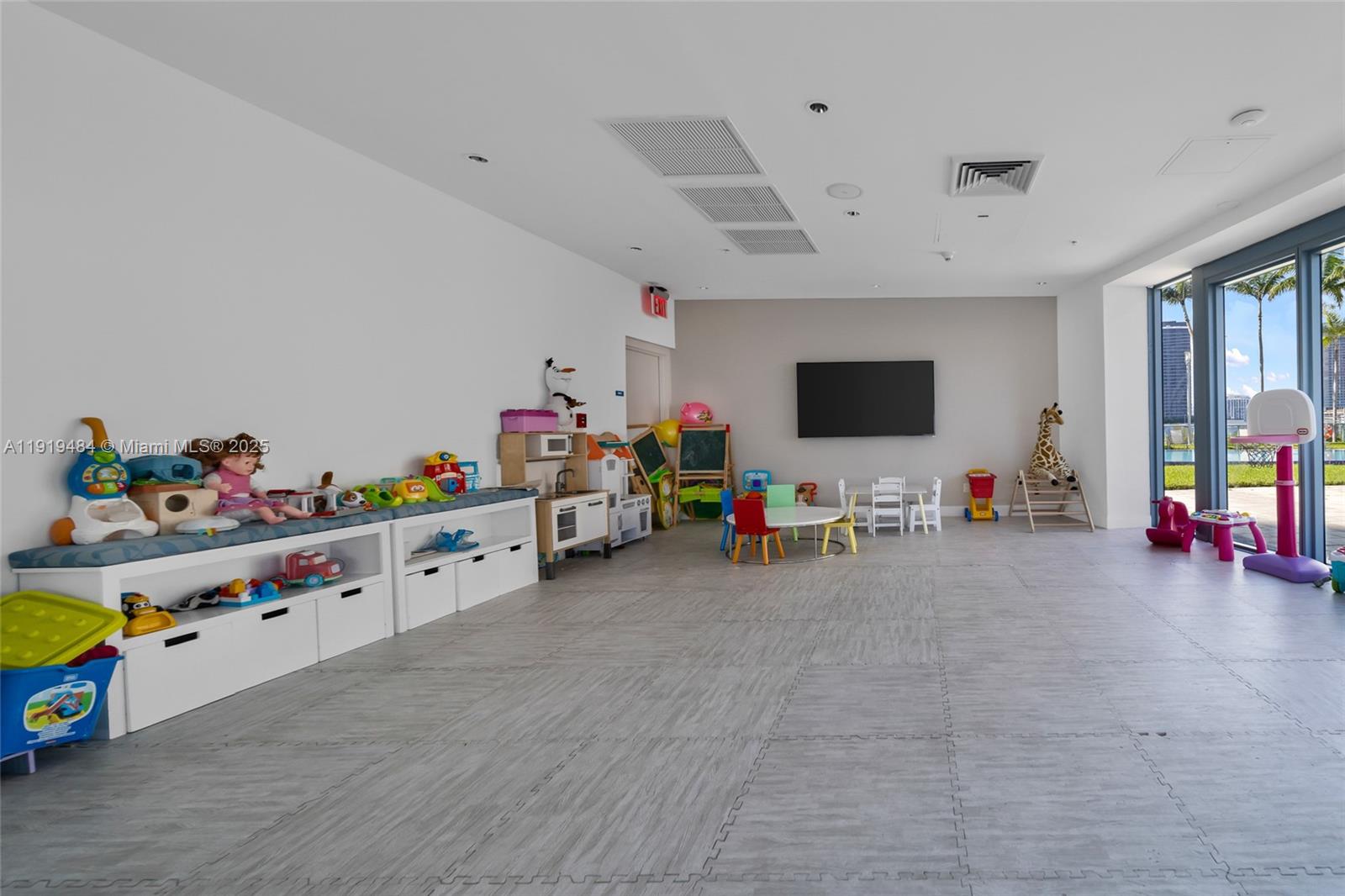 BLUE CONDO - Residential Lease