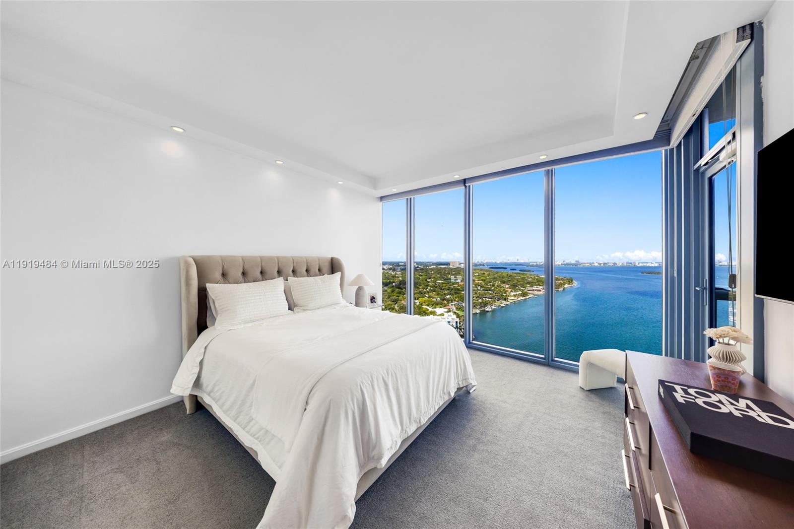 BLUE CONDO - Residential Lease