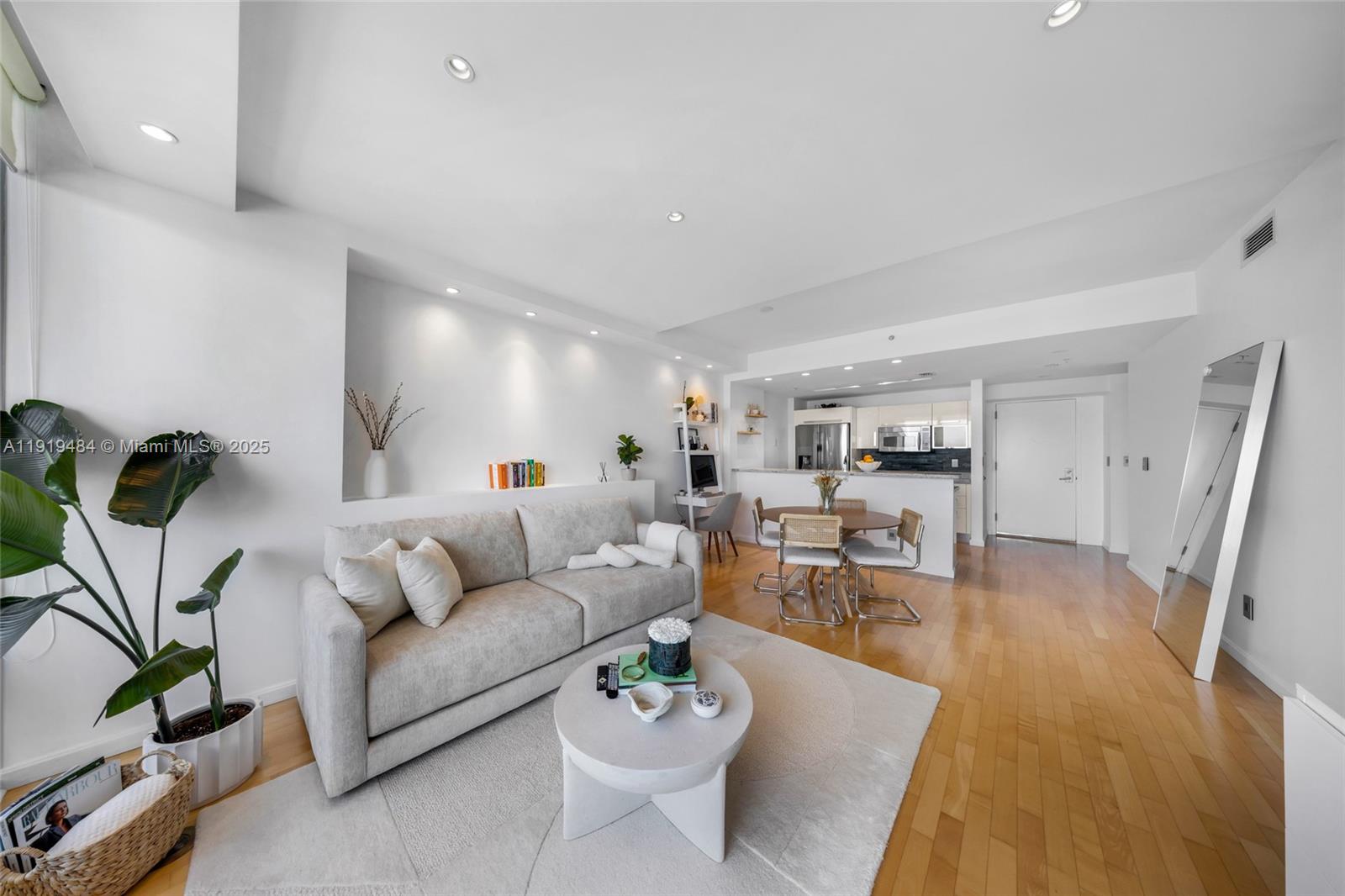 BLUE CONDO - Residential Lease