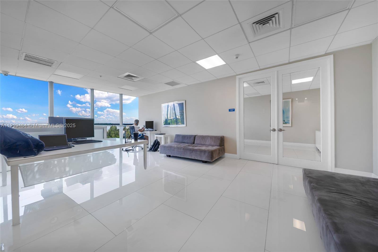 BLUE CONDO - Residential Lease