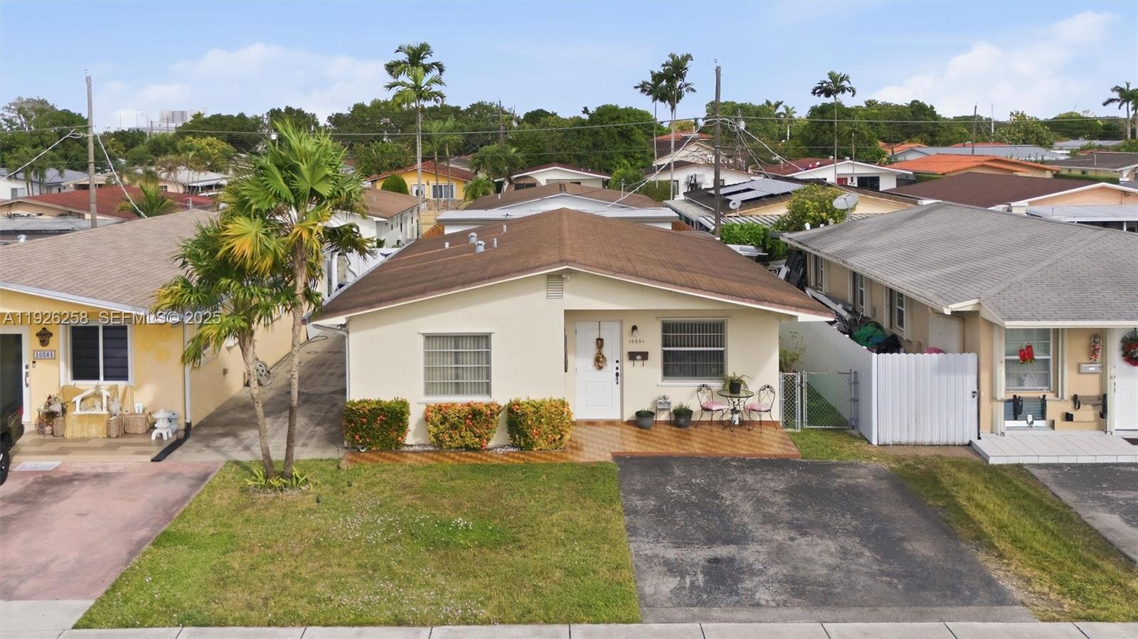 10551 SW 27th St, Miami, FL, 33165/$495,000 1 10551 SW 27th St