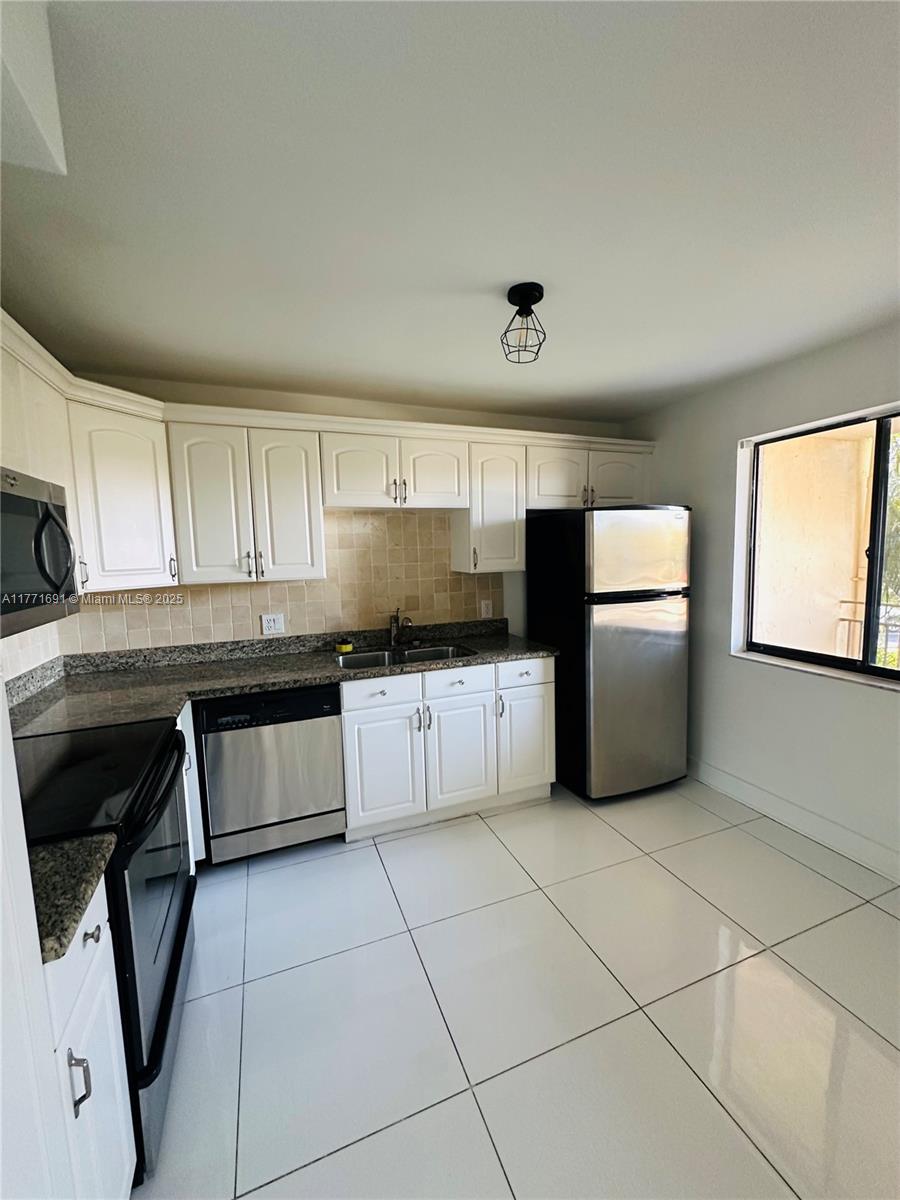 search properties 4 16491 Blatt Blvd 202