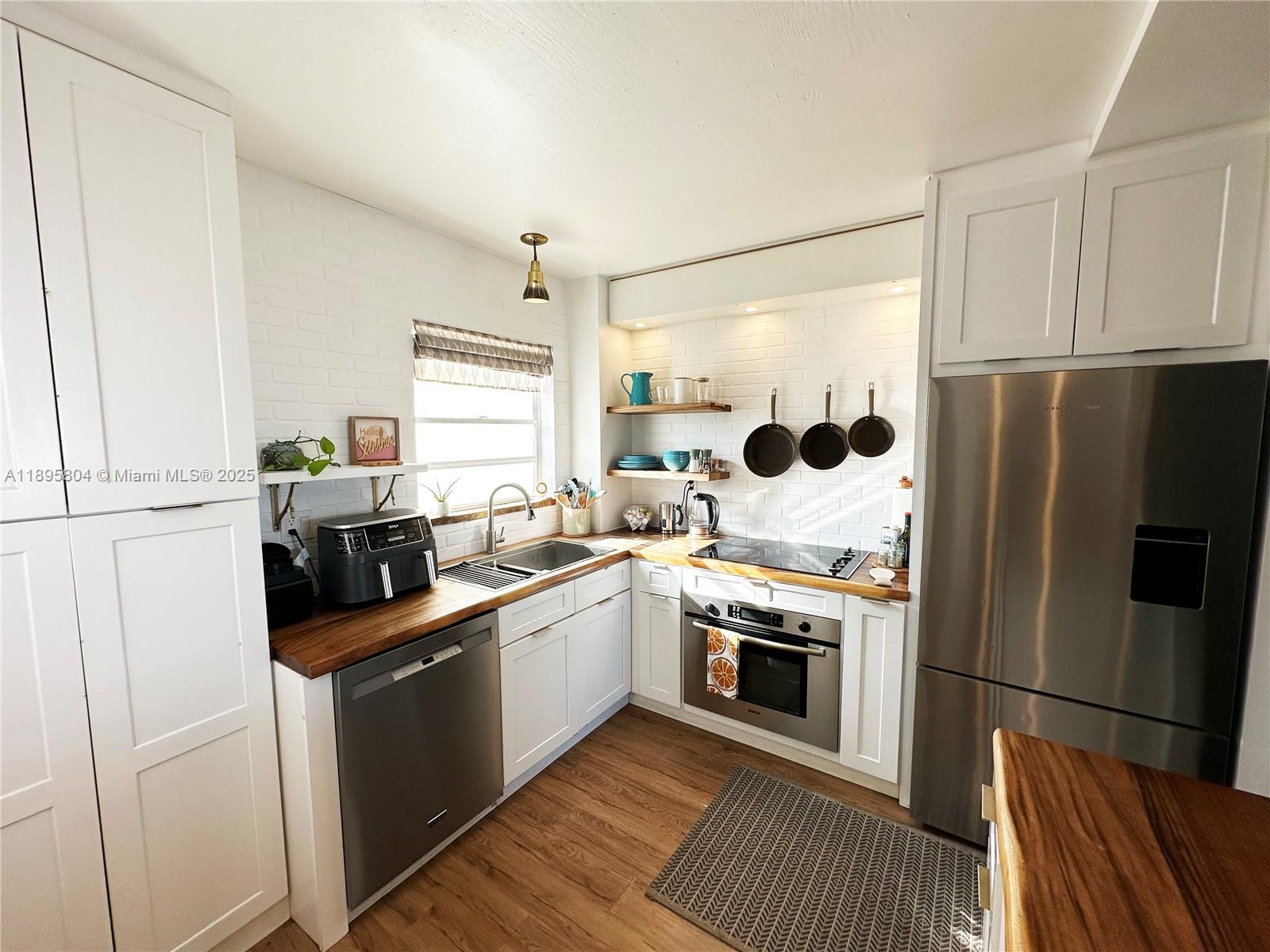 BYRON GARDENS CONDO - Residential